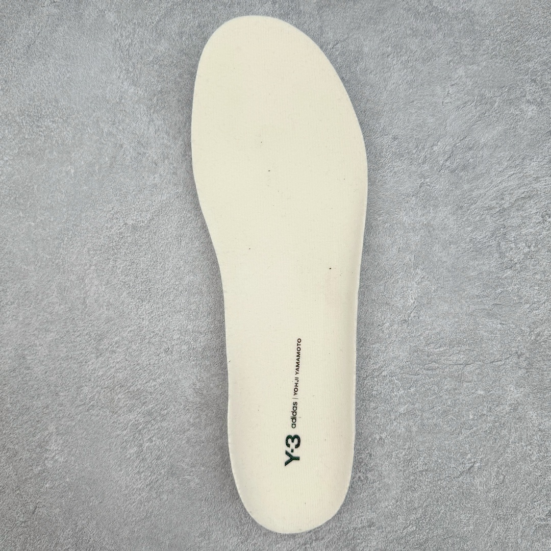 图片[22]-＃YG纯原 AD Ultra Boost Light UB2023 Y3联名黑白 山本耀司签名款 低帮袜套式针织透气缓震休闲运动慢跑鞋 IF2347 德国进口巴斯夫大底 全套原纸板楦头开发 原厂特供飞织面配套加持 确保原汁原味 完美呈现版型 一比一还原zp踩屎脚感 原档案底模数据 正确多层组合大底 辰元原厂针织代工 细节还原度极高 独家外贸特供开发至48.5 历经10年不断创新以科技重塑跑步推出全新超轻新科技跑鞋 力求为跑步添活力 搭载LIGHT BOOST中底的新鲜演绎 无论节奏快慢、距离长短 伴你活力畅跑 延续了该系列的设计语言 采用分区编织鞋面 鞋头处网眼孔洞更大 提升透气性 一体式鞋舌 避免运动中出现偏移 实现鞋脚一体性 鞋侧 TPU 材质 有效提供支撑性 镂空的设计 同时减轻整体重量 最明显的则是中底部分 不仅是厚度夸张 大家最熟悉的 Boost 材质终于迎来升级 减重 30% 带来更轻量化的上脚感受 尺码：39 40 40.5 41 42 42.5 43 44 44.5 45 46 47 48-选品中心