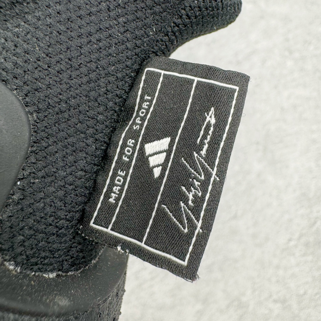 图片[20]-＃YG纯原 AD Ultra Boost Light UB2023 Y3联名黑白 山本耀司签名款 低帮袜套式针织透气缓震休闲运动慢跑鞋 IF2347 德国进口巴斯夫大底 全套原纸板楦头开发 原厂特供飞织面配套加持 确保原汁原味 完美呈现版型 一比一还原zp踩屎脚感 原档案底模数据 正确多层组合大底 辰元原厂针织代工 细节还原度极高 独家外贸特供开发至48.5 历经10年不断创新以科技重塑跑步推出全新超轻新科技跑鞋 力求为跑步添活力 搭载LIGHT BOOST中底的新鲜演绎 无论节奏快慢、距离长短 伴你活力畅跑 延续了该系列的设计语言 采用分区编织鞋面 鞋头处网眼孔洞更大 提升透气性 一体式鞋舌 避免运动中出现偏移 实现鞋脚一体性 鞋侧 TPU 材质 有效提供支撑性 镂空的设计 同时减轻整体重量 最明显的则是中底部分 不仅是厚度夸张 大家最熟悉的 Boost 材质终于迎来升级 减重 30% 带来更轻量化的上脚感受 尺码：39 40 40.5 41 42 42.5 43 44 44.5 45 46 47 48-选品中心