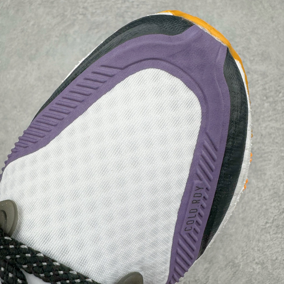 图片[13]-＃YG纯原 AD Ultra Boost Light UB2023 COLD.RDY 2.0 低帮袜套式针织透气缓震休闲运动慢跑鞋 IE1678 德国进口巴斯夫大底 全套原纸板楦头开发 原厂特供飞织面配套加持 确保原汁原味 完美呈现版型 一比一还原zp踩屎脚感 原档案底模数据 正确多层组合大底 辰元原厂针织代工 细节还原度极高 独家外贸特供开发至48.5 历经10年不断创新以科技重塑跑步推出全新超轻新科技跑鞋 力求为跑步添活力 搭载LIGHT BOOST中底的新鲜演绎 无论节奏快慢、距离长短 伴你活力畅跑 延续了该系列的设计语言 采用分区编织鞋面 鞋头处网眼孔洞更大 提升透气性 一体式鞋舌 避免运动中出现偏移 实现鞋脚一体性 鞋侧 TPU 材质 有效提供支撑性 镂空的设计 同时减轻整体重量 最明显的则是中底部分 不仅是厚度夸张 大家最熟悉的 Boost 材质终于迎来升级 减重 30% 带来更轻量化的上脚感受 尺码：39 40 40.5 41 42 42.5 43 44 44.5 45-选品中心