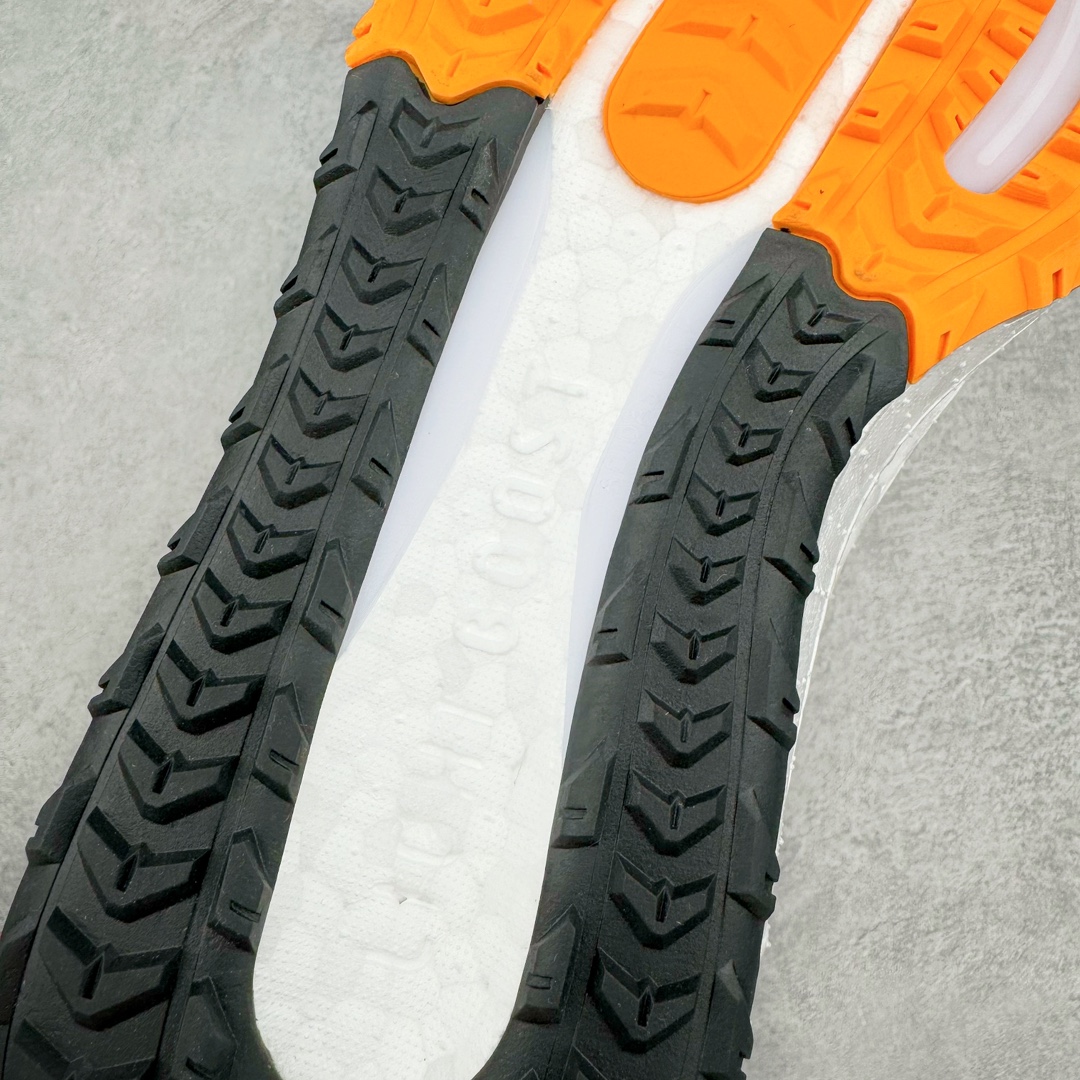 图片[15]-＃YG纯原 AD Ultra Boost Light UB2023 COLD.RDY 2.0 低帮袜套式针织透气缓震休闲运动慢跑鞋 IE1678 德国进口巴斯夫大底 全套原纸板楦头开发 原厂特供飞织面配套加持 确保原汁原味 完美呈现版型 一比一还原zp踩屎脚感 原档案底模数据 正确多层组合大底 辰元原厂针织代工 细节还原度极高 独家外贸特供开发至48.5 历经10年不断创新以科技重塑跑步推出全新超轻新科技跑鞋 力求为跑步添活力 搭载LIGHT BOOST中底的新鲜演绎 无论节奏快慢、距离长短 伴你活力畅跑 延续了该系列的设计语言 采用分区编织鞋面 鞋头处网眼孔洞更大 提升透气性 一体式鞋舌 避免运动中出现偏移 实现鞋脚一体性 鞋侧 TPU 材质 有效提供支撑性 镂空的设计 同时减轻整体重量 最明显的则是中底部分 不仅是厚度夸张 大家最熟悉的 Boost 材质终于迎来升级 减重 30% 带来更轻量化的上脚感受 尺码：39 40 40.5 41 42 42.5 43 44 44.5 45-选品中心