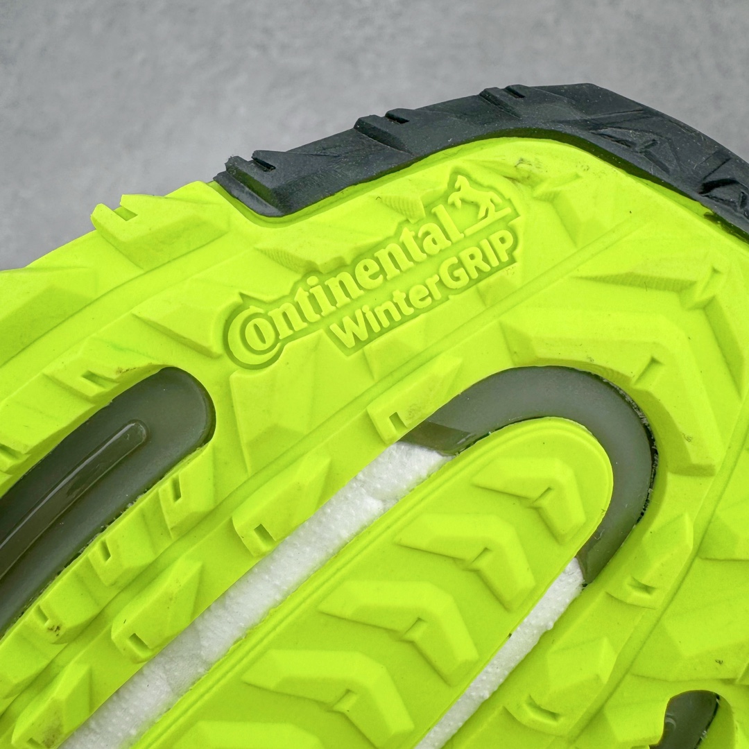 图片[14]-＃YG纯原 AD Ultra Boost Light UB2023 COLD.RDY 2.0 低帮袜套式针织透气缓震休闲运动慢跑鞋 IE6530 德国进口巴斯夫大底 全套原纸板楦头开发 原厂特供飞织面配套加持 确保原汁原味 完美呈现版型 一比一还原zp踩屎脚感 原档案底模数据 正确多层组合大底 辰元原厂针织代工 细节还原度极高 独家外贸特供开发至48.5 历经10年不断创新以科技重塑跑步推出全新超轻新科技跑鞋 力求为跑步添活力 搭载LIGHT BOOST中底的新鲜演绎 无论节奏快慢、距离长短 伴你活力畅跑 延续了该系列的设计语言 采用分区编织鞋面 鞋头处网眼孔洞更大 提升透气性 一体式鞋舌 避免运动中出现偏移 实现鞋脚一体性 鞋侧 TPU 材质 有效提供支撑性 镂空的设计 同时减轻整体重量 最明显的则是中底部分 不仅是厚度夸张 大家最熟悉的 Boost 材质终于迎来升级 减重 30% 带来更轻量化的上脚感受 尺码：39 40 40.5 41 42 42.5 43 44 44.5 45-选品中心