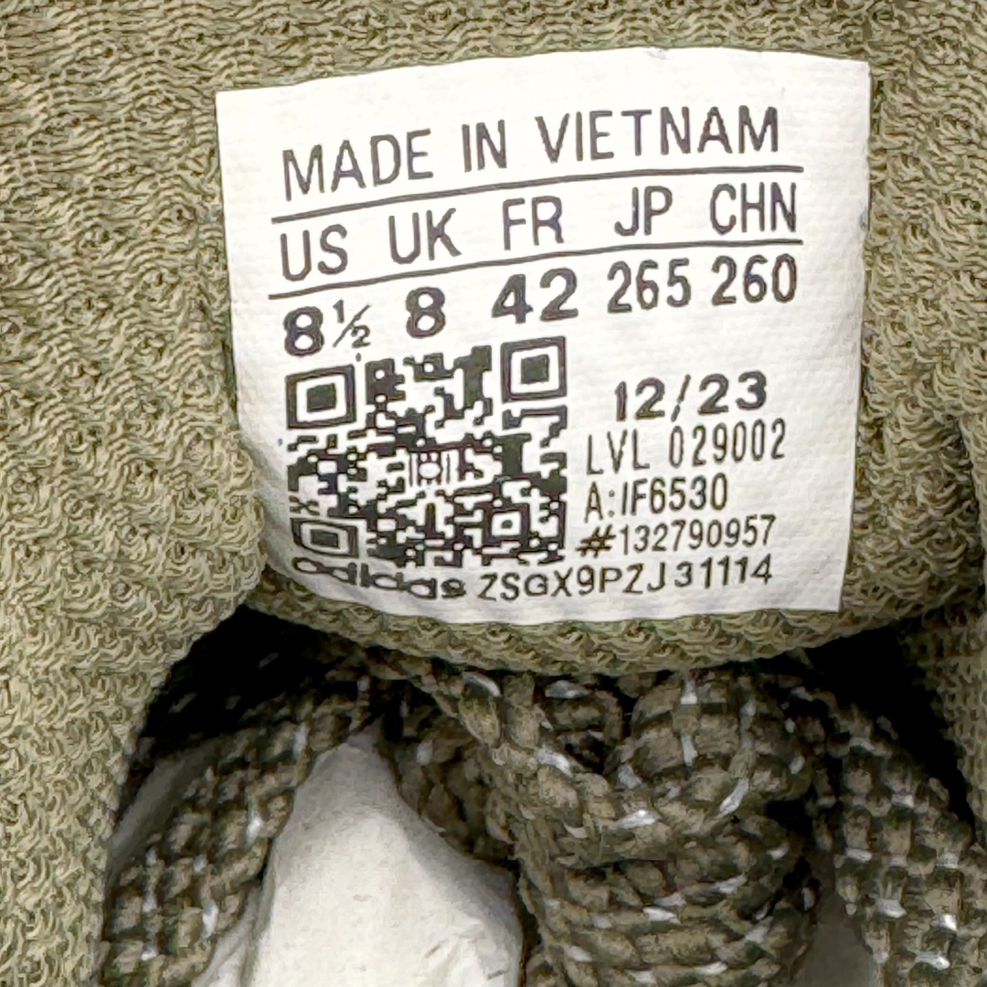 图片[18]-＃YG纯原 AD Ultra Boost Light UB2023 COLD.RDY 2.0 低帮袜套式针织透气缓震休闲运动慢跑鞋 IE6530 德国进口巴斯夫大底 全套原纸板楦头开发 原厂特供飞织面配套加持 确保原汁原味 完美呈现版型 一比一还原zp踩屎脚感 原档案底模数据 正确多层组合大底 辰元原厂针织代工 细节还原度极高 独家外贸特供开发至48.5 历经10年不断创新以科技重塑跑步推出全新超轻新科技跑鞋 力求为跑步添活力 搭载LIGHT BOOST中底的新鲜演绎 无论节奏快慢、距离长短 伴你活力畅跑 延续了该系列的设计语言 采用分区编织鞋面 鞋头处网眼孔洞更大 提升透气性 一体式鞋舌 避免运动中出现偏移 实现鞋脚一体性 鞋侧 TPU 材质 有效提供支撑性 镂空的设计 同时减轻整体重量 最明显的则是中底部分 不仅是厚度夸张 大家最熟悉的 Boost 材质终于迎来升级 减重 30% 带来更轻量化的上脚感受 尺码：39 40 40.5 41 42 42.5 43 44 44.5 45-选品中心