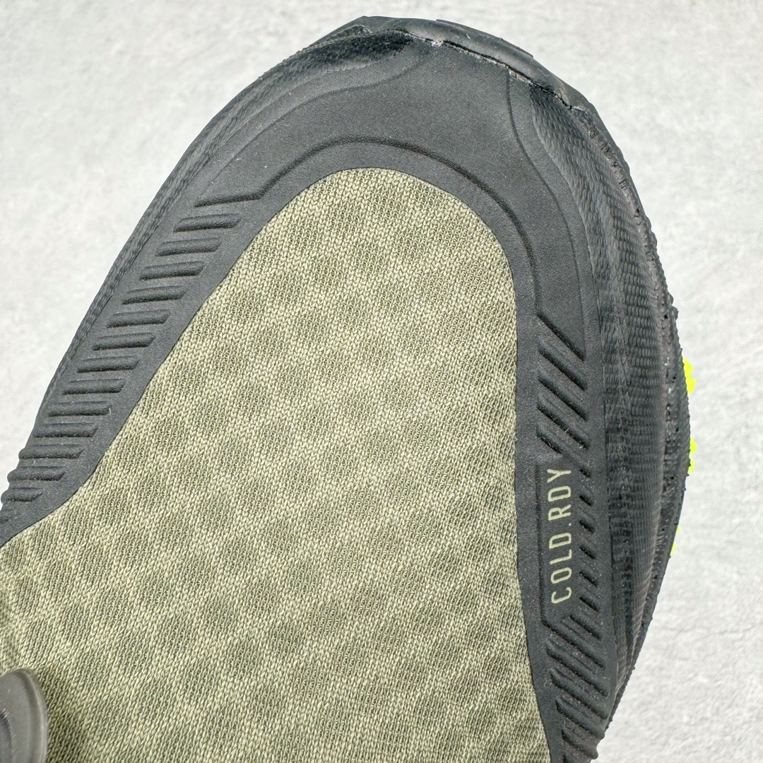 图片[13]-＃YG纯原 AD Ultra Boost Light UB2023 COLD.RDY 2.0 低帮袜套式针织透气缓震休闲运动慢跑鞋 IE6530 德国进口巴斯夫大底 全套原纸板楦头开发 原厂特供飞织面配套加持 确保原汁原味 完美呈现版型 一比一还原zp踩屎脚感 原档案底模数据 正确多层组合大底 辰元原厂针织代工 细节还原度极高 独家外贸特供开发至48.5 历经10年不断创新以科技重塑跑步推出全新超轻新科技跑鞋 力求为跑步添活力 搭载LIGHT BOOST中底的新鲜演绎 无论节奏快慢、距离长短 伴你活力畅跑 延续了该系列的设计语言 采用分区编织鞋面 鞋头处网眼孔洞更大 提升透气性 一体式鞋舌 避免运动中出现偏移 实现鞋脚一体性 鞋侧 TPU 材质 有效提供支撑性 镂空的设计 同时减轻整体重量 最明显的则是中底部分 不仅是厚度夸张 大家最熟悉的 Boost 材质终于迎来升级 减重 30% 带来更轻量化的上脚感受 尺码：39 40 40.5 41 42 42.5 43 44 44.5 45-选品中心