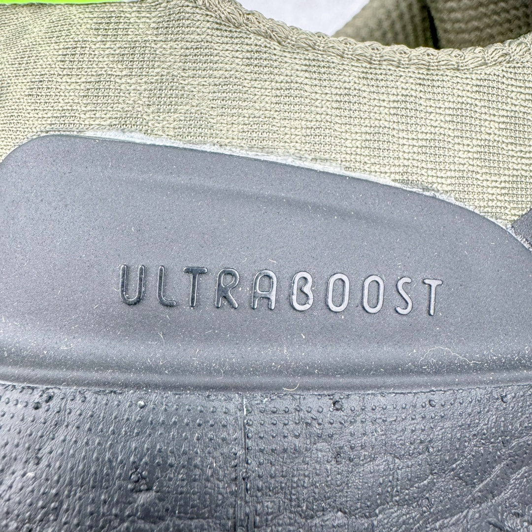 图片[11]-＃YG纯原 AD Ultra Boost Light UB2023 COLD.RDY 2.0 低帮袜套式针织透气缓震休闲运动慢跑鞋 IE6530 德国进口巴斯夫大底 全套原纸板楦头开发 原厂特供飞织面配套加持 确保原汁原味 完美呈现版型 一比一还原zp踩屎脚感 原档案底模数据 正确多层组合大底 辰元原厂针织代工 细节还原度极高 独家外贸特供开发至48.5 历经10年不断创新以科技重塑跑步推出全新超轻新科技跑鞋 力求为跑步添活力 搭载LIGHT BOOST中底的新鲜演绎 无论节奏快慢、距离长短 伴你活力畅跑 延续了该系列的设计语言 采用分区编织鞋面 鞋头处网眼孔洞更大 提升透气性 一体式鞋舌 避免运动中出现偏移 实现鞋脚一体性 鞋侧 TPU 材质 有效提供支撑性 镂空的设计 同时减轻整体重量 最明显的则是中底部分 不仅是厚度夸张 大家最熟悉的 Boost 材质终于迎来升级 减重 30% 带来更轻量化的上脚感受 尺码：39 40 40.5 41 42 42.5 43 44 44.5 45-选品中心