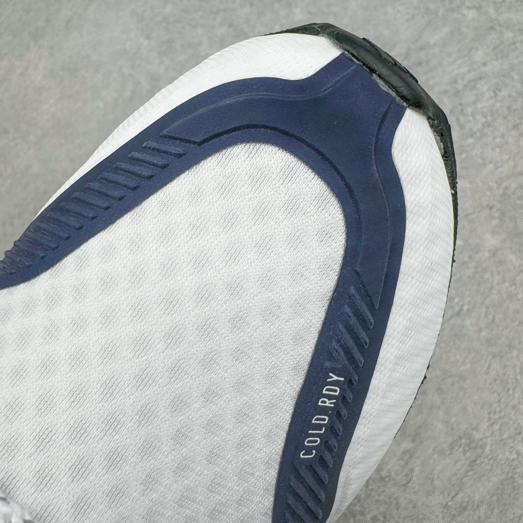 图片[11]-＃YG纯原 AD Ultra Boost Light UB2023 COLD.RDY 2.0 低帮袜套式针织透气缓震休闲运动慢跑鞋 IE1676 德国进口巴斯夫大底 全套原纸板楦头开发 原厂特供飞织面配套加持 确保原汁原味 完美呈现版型 一比一还原zp踩屎脚感 原档案底模数据 正确多层组合大底 辰元原厂针织代工 细节还原度极高 独家外贸特供开发至48.5 历经10年不断创新以科技重塑跑步推出全新超轻新科技跑鞋 力求为跑步添活力 搭载LIGHT BOOST中底的新鲜演绎 无论节奏快慢、距离长短 伴你活力畅跑 延续了该系列的设计语言 采用分区编织鞋面 鞋头处网眼孔洞更大 提升透气性 一体式鞋舌 避免运动中出现偏移 实现鞋脚一体性 鞋侧 TPU 材质 有效提供支撑性 镂空的设计 同时减轻整体重量 最明显的则是中底部分 不仅是厚度夸张 大家最熟悉的 Boost 材质终于迎来升级 减重 30% 带来更轻量化的上脚感受 尺码：36 36.5 37 38 38.5 39 40-选品中心