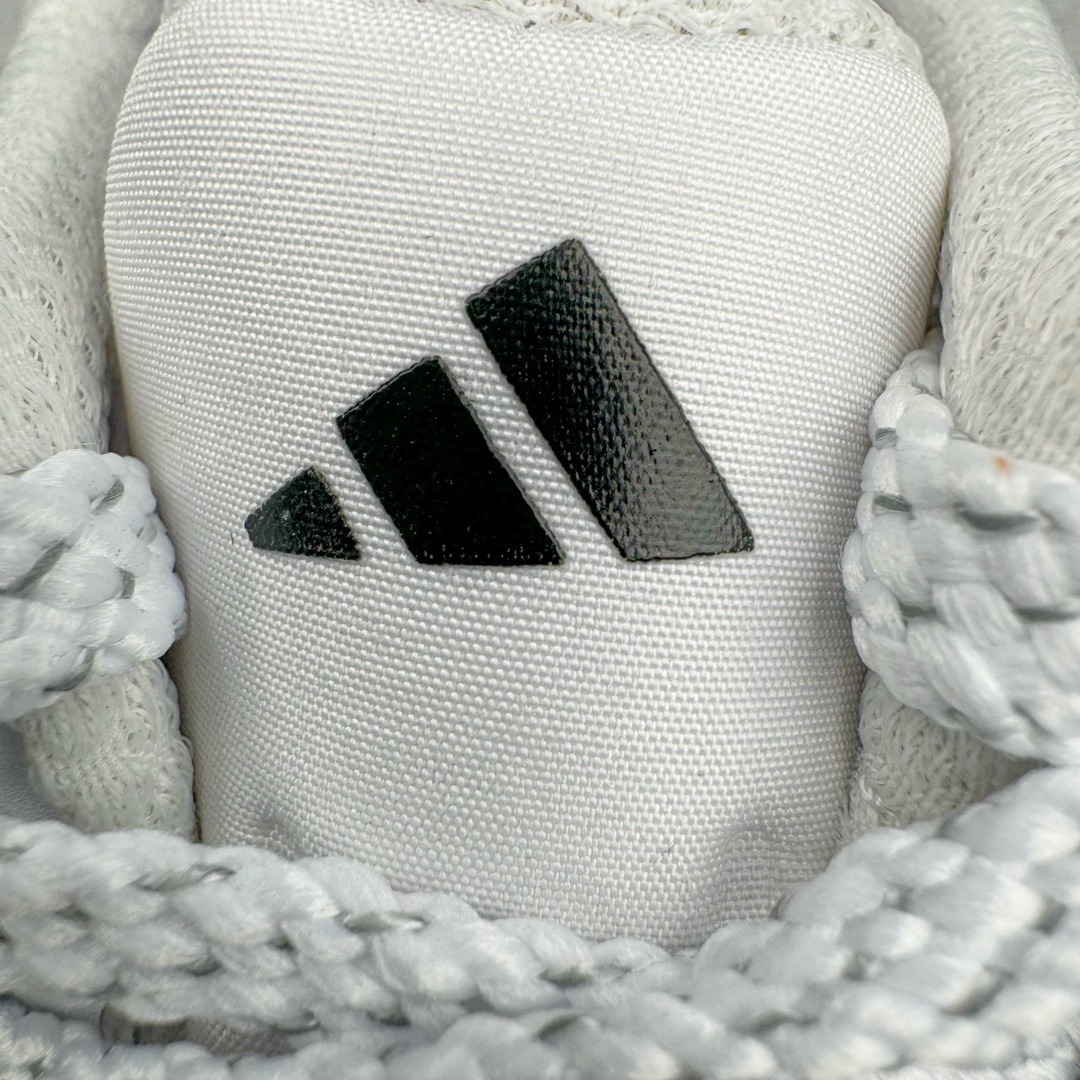 图片[16]-＃YG纯原 AD Ultra Boost Light UB2023 COLD.RDY 2.0 低帮袜套式针织透气缓震休闲运动慢跑鞋 IE1676 德国进口巴斯夫大底 全套原纸板楦头开发 原厂特供飞织面配套加持 确保原汁原味 完美呈现版型 一比一还原zp踩屎脚感 原档案底模数据 正确多层组合大底 辰元原厂针织代工 细节还原度极高 独家外贸特供开发至48.5 历经10年不断创新以科技重塑跑步推出全新超轻新科技跑鞋 力求为跑步添活力 搭载LIGHT BOOST中底的新鲜演绎 无论节奏快慢、距离长短 伴你活力畅跑 延续了该系列的设计语言 采用分区编织鞋面 鞋头处网眼孔洞更大 提升透气性 一体式鞋舌 避免运动中出现偏移 实现鞋脚一体性 鞋侧 TPU 材质 有效提供支撑性 镂空的设计 同时减轻整体重量 最明显的则是中底部分 不仅是厚度夸张 大家最熟悉的 Boost 材质终于迎来升级 减重 30% 带来更轻量化的上脚感受 尺码：36 36.5 37 38 38.5 39 40-选品中心