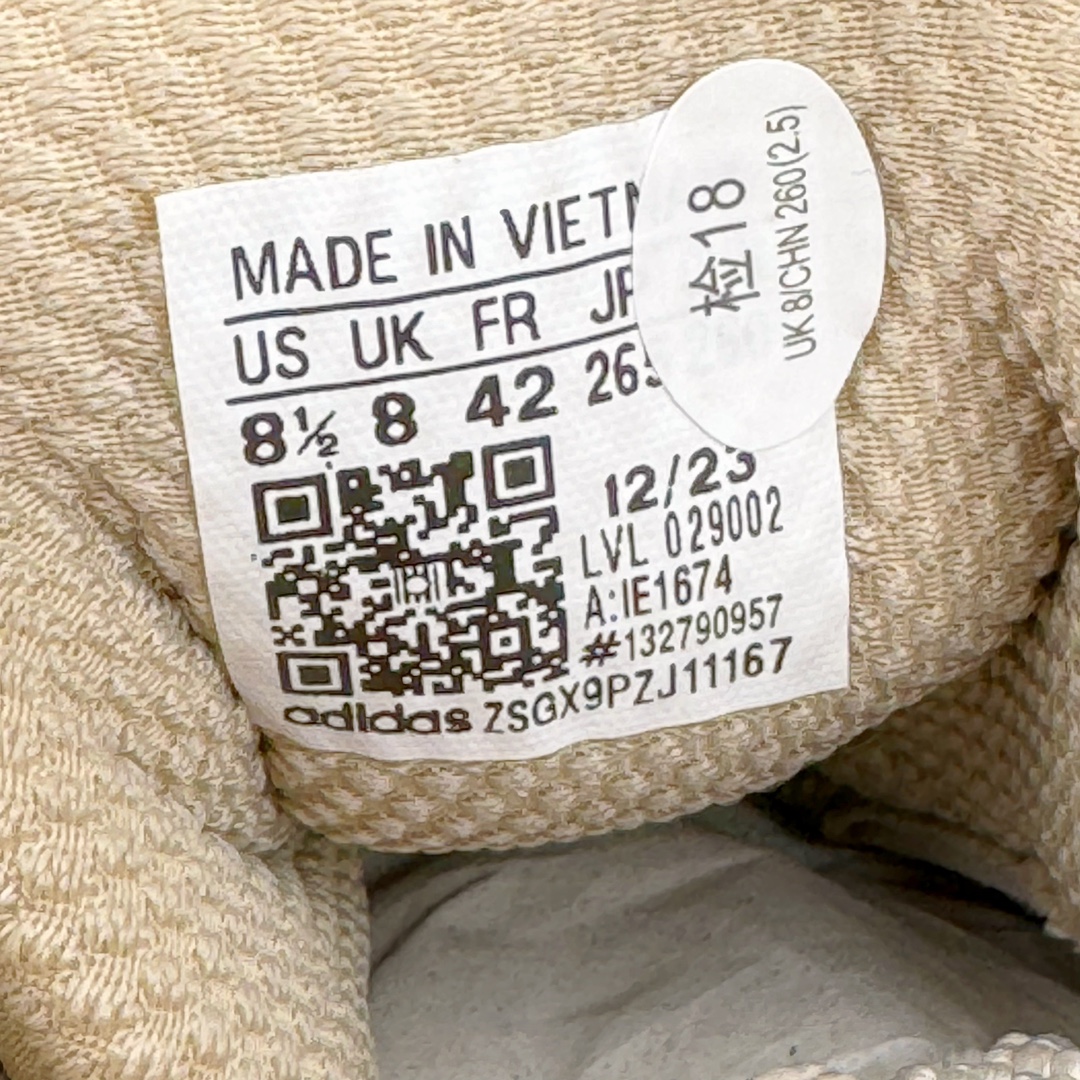 图片[17]-＃YG纯原 AD Ultra Boost Light UB2023 COLD.RDY 2.0 低帮袜套式针织透气缓震休闲运动慢跑鞋 IE1674 德国进口巴斯夫大底 全套原纸板楦头开发 原厂特供飞织面配套加持 确保原汁原味 完美呈现版型 一比一还原zp踩屎脚感 原档案底模数据 正确多层组合大底 辰元原厂针织代工 细节还原度极高 独家外贸特供开发至48.5 历经10年不断创新以科技重塑跑步推出全新超轻新科技跑鞋 力求为跑步添活力 搭载LIGHT BOOST中底的新鲜演绎 无论节奏快慢、距离长短 伴你活力畅跑 延续了该系列的设计语言 采用分区编织鞋面 鞋头处网眼孔洞更大 提升透气性 一体式鞋舌 避免运动中出现偏移 实现鞋脚一体性 鞋侧 TPU 材质 有效提供支撑性 镂空的设计 同时减轻整体重量 最明显的则是中底部分 不仅是厚度夸张 大家最熟悉的 Boost 材质终于迎来升级 减重 30% 带来更轻量化的上脚感受 尺码：39 40 40.5 41 42 42.5 43 44 44.5 45-选品中心