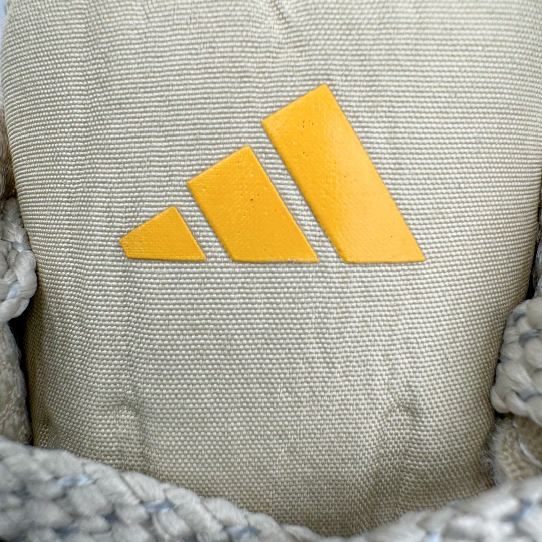 图片[16]-＃YG纯原 AD Ultra Boost Light UB2023 COLD.RDY 2.0 低帮袜套式针织透气缓震休闲运动慢跑鞋 IE1674 德国进口巴斯夫大底 全套原纸板楦头开发 原厂特供飞织面配套加持 确保原汁原味 完美呈现版型 一比一还原zp踩屎脚感 原档案底模数据 正确多层组合大底 辰元原厂针织代工 细节还原度极高 独家外贸特供开发至48.5 历经10年不断创新以科技重塑跑步推出全新超轻新科技跑鞋 力求为跑步添活力 搭载LIGHT BOOST中底的新鲜演绎 无论节奏快慢、距离长短 伴你活力畅跑 延续了该系列的设计语言 采用分区编织鞋面 鞋头处网眼孔洞更大 提升透气性 一体式鞋舌 避免运动中出现偏移 实现鞋脚一体性 鞋侧 TPU 材质 有效提供支撑性 镂空的设计 同时减轻整体重量 最明显的则是中底部分 不仅是厚度夸张 大家最熟悉的 Boost 材质终于迎来升级 减重 30% 带来更轻量化的上脚感受 尺码：39 40 40.5 41 42 42.5 43 44 44.5 45-选品中心