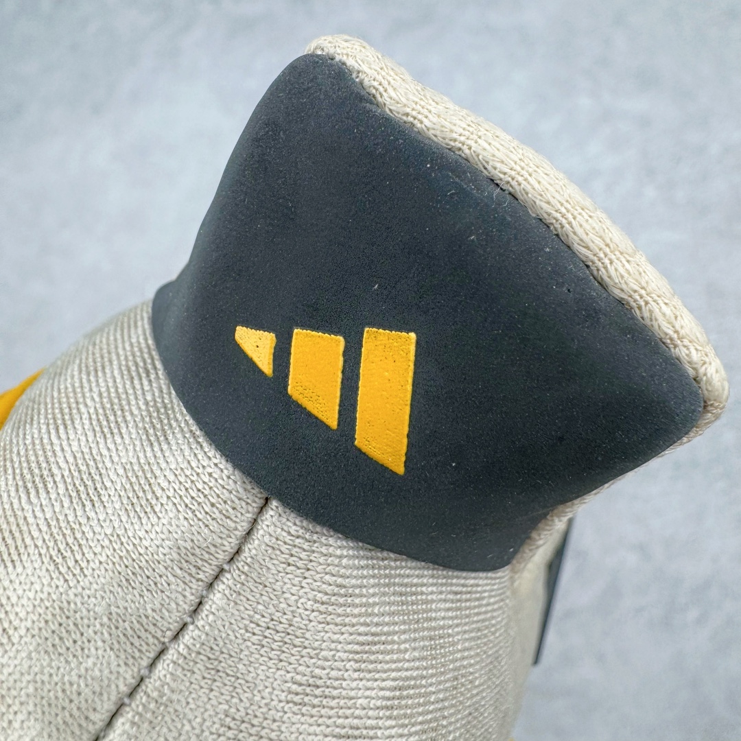 图片[15]-＃YG纯原 AD Ultra Boost Light UB2023 COLD.RDY 2.0 低帮袜套式针织透气缓震休闲运动慢跑鞋 IE1674 德国进口巴斯夫大底 全套原纸板楦头开发 原厂特供飞织面配套加持 确保原汁原味 完美呈现版型 一比一还原zp踩屎脚感 原档案底模数据 正确多层组合大底 辰元原厂针织代工 细节还原度极高 独家外贸特供开发至48.5 历经10年不断创新以科技重塑跑步推出全新超轻新科技跑鞋 力求为跑步添活力 搭载LIGHT BOOST中底的新鲜演绎 无论节奏快慢、距离长短 伴你活力畅跑 延续了该系列的设计语言 采用分区编织鞋面 鞋头处网眼孔洞更大 提升透气性 一体式鞋舌 避免运动中出现偏移 实现鞋脚一体性 鞋侧 TPU 材质 有效提供支撑性 镂空的设计 同时减轻整体重量 最明显的则是中底部分 不仅是厚度夸张 大家最熟悉的 Boost 材质终于迎来升级 减重 30% 带来更轻量化的上脚感受 尺码：39 40 40.5 41 42 42.5 43 44 44.5 45-选品中心