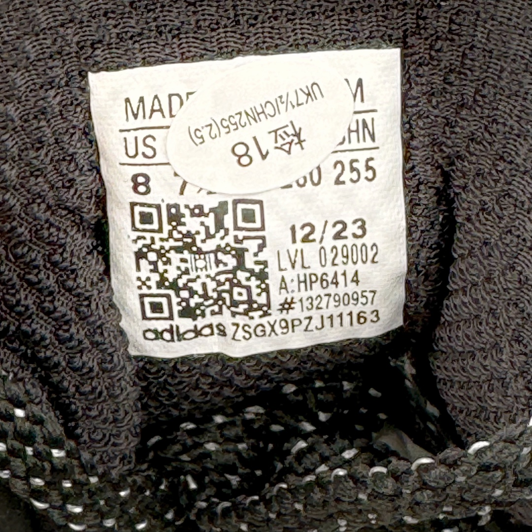 图片[17]-＃YG纯原 AD Ultra Boost Light UB2023 COLD.RDY 2.0 低帮袜套式针织透气缓震休闲运动慢跑鞋 HP6414 德国进口巴斯夫大底 全套原纸板楦头开发 原厂特供飞织面配套加持 确保原汁原味 完美呈现版型 一比一还原zp踩屎脚感 原档案底模数据 正确多层组合大底 辰元原厂针织代工 细节还原度极高 独家外贸特供开发至48.5 历经10年不断创新以科技重塑跑步推出全新超轻新科技跑鞋 力求为跑步添活力 搭载LIGHT BOOST中底的新鲜演绎 无论节奏快慢、距离长短 伴你活力畅跑 延续了该系列的设计语言 采用分区编织鞋面 鞋头处网眼孔洞更大 提升透气性 一体式鞋舌 避免运动中出现偏移 实现鞋脚一体性 鞋侧 TPU 材质 有效提供支撑性 镂空的设计 同时减轻整体重量 最明显的则是中底部分 不仅是厚度夸张 大家最熟悉的 Boost 材质终于迎来升级 减重 30% 带来更轻量化的上脚感受 尺码：39 40 40.5 41 42 42.5 43 44 44.5 45-选品中心