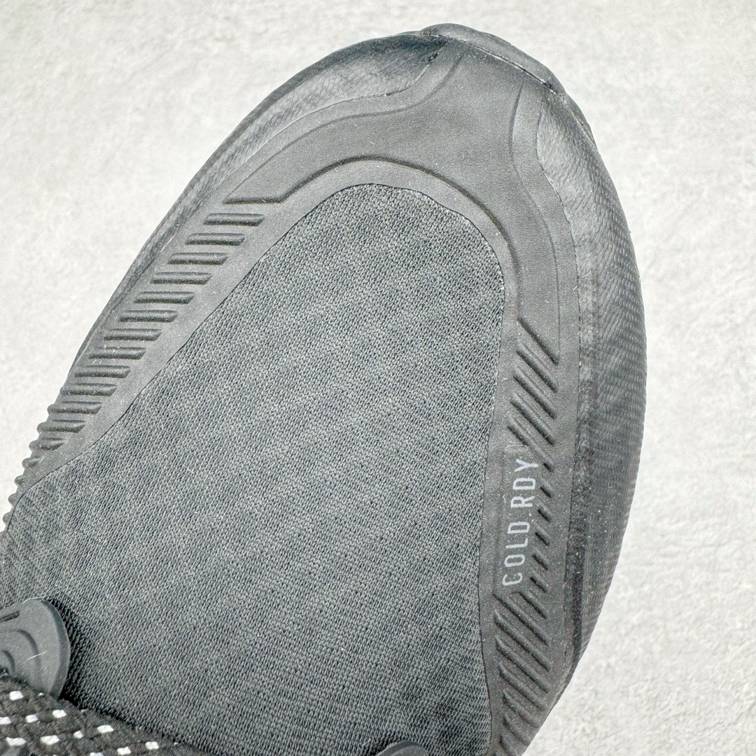 图片[14]-＃YG纯原 AD Ultra Boost Light UB2023 COLD.RDY 2.0 低帮袜套式针织透气缓震休闲运动慢跑鞋 HP6414 德国进口巴斯夫大底 全套原纸板楦头开发 原厂特供飞织面配套加持 确保原汁原味 完美呈现版型 一比一还原zp踩屎脚感 原档案底模数据 正确多层组合大底 辰元原厂针织代工 细节还原度极高 独家外贸特供开发至48.5 历经10年不断创新以科技重塑跑步推出全新超轻新科技跑鞋 力求为跑步添活力 搭载LIGHT BOOST中底的新鲜演绎 无论节奏快慢、距离长短 伴你活力畅跑 延续了该系列的设计语言 采用分区编织鞋面 鞋头处网眼孔洞更大 提升透气性 一体式鞋舌 避免运动中出现偏移 实现鞋脚一体性 鞋侧 TPU 材质 有效提供支撑性 镂空的设计 同时减轻整体重量 最明显的则是中底部分 不仅是厚度夸张 大家最熟悉的 Boost 材质终于迎来升级 减重 30% 带来更轻量化的上脚感受 尺码：39 40 40.5 41 42 42.5 43 44 44.5 45-选品中心