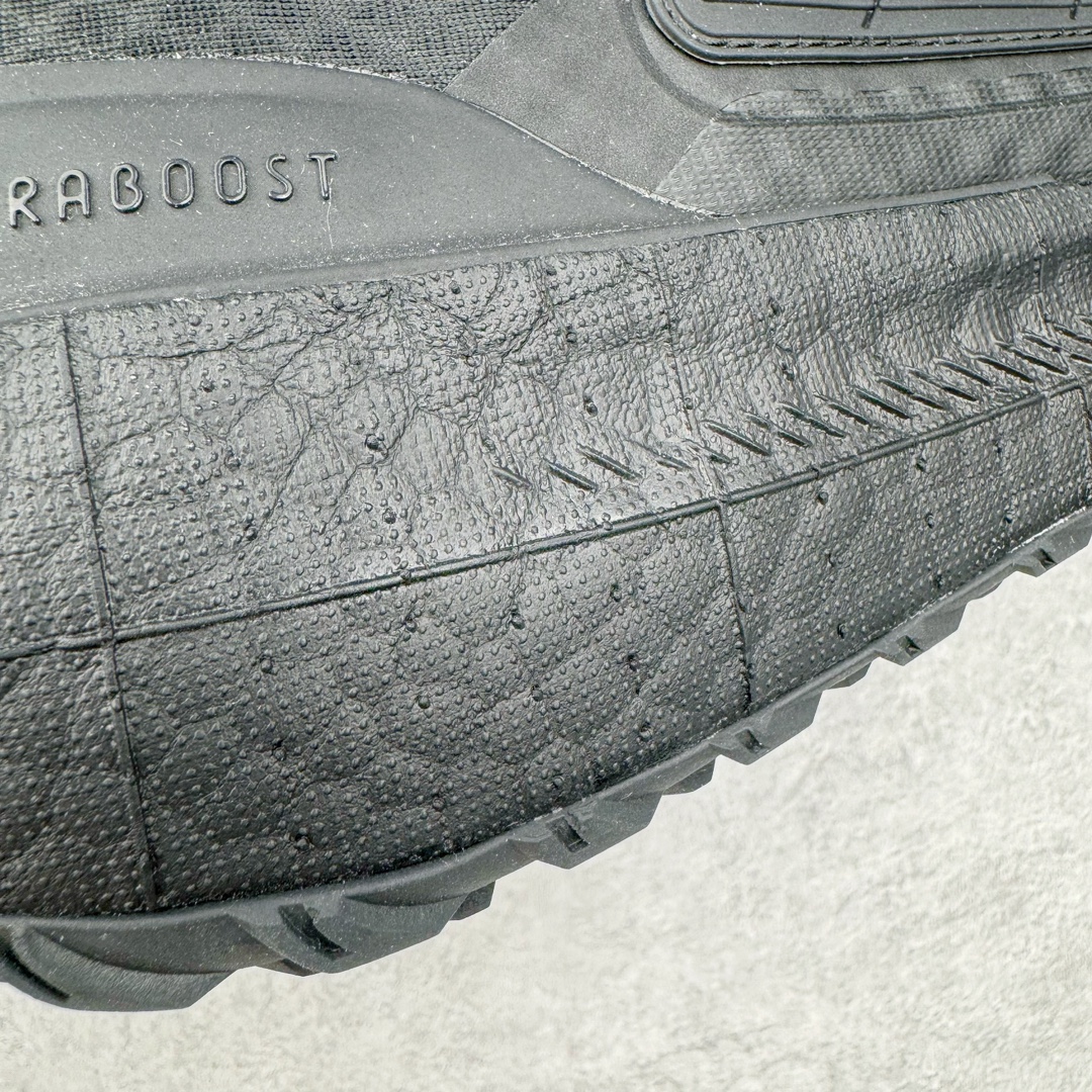 图片[12]-＃YG纯原 AD Ultra Boost Light UB2023 COLD.RDY 2.0 低帮袜套式针织透气缓震休闲运动慢跑鞋 HP6414 德国进口巴斯夫大底 全套原纸板楦头开发 原厂特供飞织面配套加持 确保原汁原味 完美呈现版型 一比一还原zp踩屎脚感 原档案底模数据 正确多层组合大底 辰元原厂针织代工 细节还原度极高 独家外贸特供开发至48.5 历经10年不断创新以科技重塑跑步推出全新超轻新科技跑鞋 力求为跑步添活力 搭载LIGHT BOOST中底的新鲜演绎 无论节奏快慢、距离长短 伴你活力畅跑 延续了该系列的设计语言 采用分区编织鞋面 鞋头处网眼孔洞更大 提升透气性 一体式鞋舌 避免运动中出现偏移 实现鞋脚一体性 鞋侧 TPU 材质 有效提供支撑性 镂空的设计 同时减轻整体重量 最明显的则是中底部分 不仅是厚度夸张 大家最熟悉的 Boost 材质终于迎来升级 减重 30% 带来更轻量化的上脚感受 尺码：39 40 40.5 41 42 42.5 43 44 44.5 45-选品中心