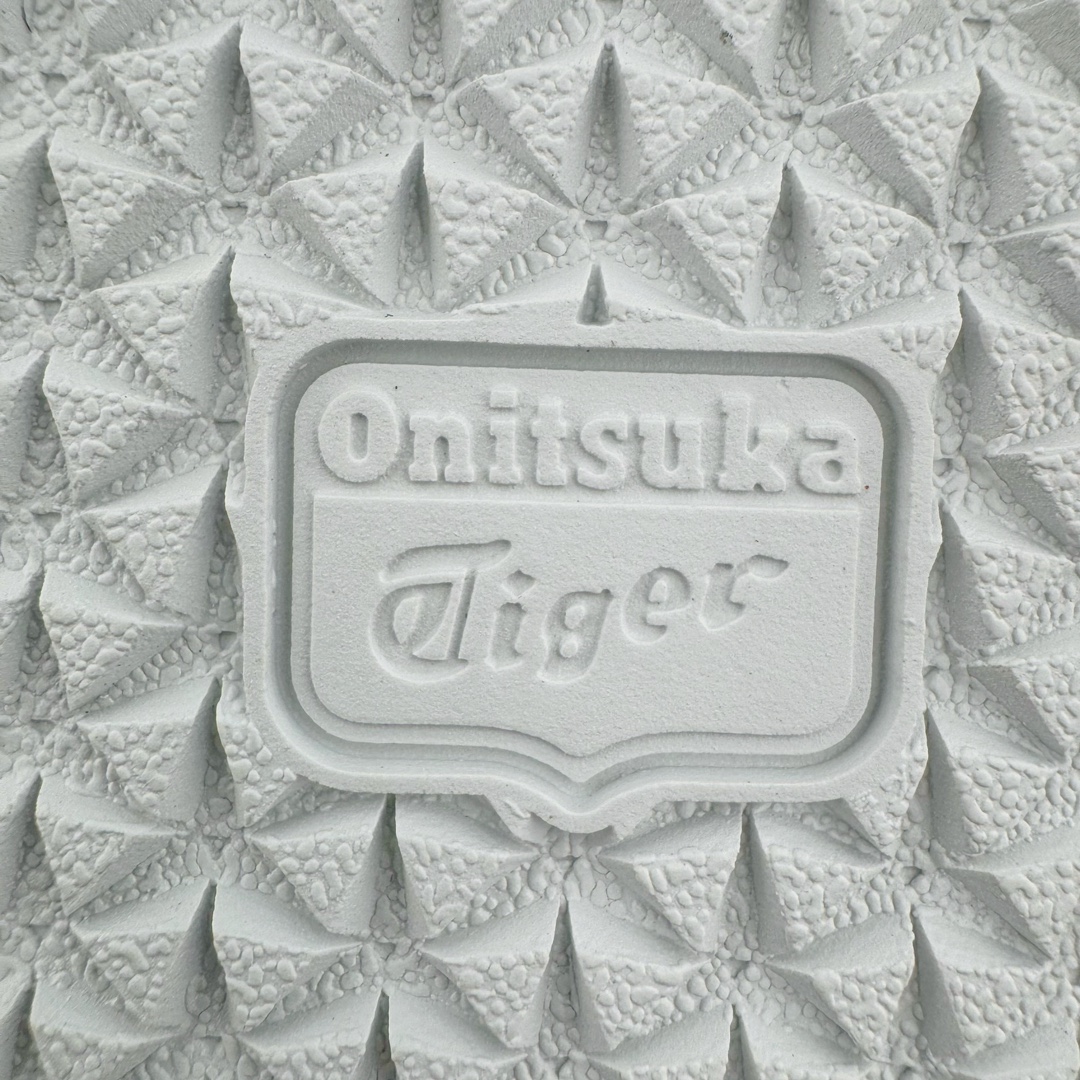 图片[15]-＃HK纯原 Asics Onitsuka Tiger MEXICO 66 亚瑟士鬼冢虎复古经典板鞋 市场最强版本 头层小羊皮加持 海外订单工厂出品 超成熟稳定的做工品控 原装全套纸板楦头开发 原汁原味 完美呈现版型 私模正确鞋底咬花纹路 一比一鞋头弧度高度鞋身弧度 绝不口嗨 细节品控鞋型随意秒杀市面 原档咬花纹路私模大底 一个单元有六个三角形 总体形拼接呈现花瓣状 官方四联吊牌 原装Ortholite轻量化鞋垫 原盒原配 质保卡 说明书 钢印防尘纸 纸板中底带钢印 乳胶组合鞋垫 支持全方位的对比专柜 产品从款式颜色造型上体现出追求舒适和细节的完美 鞋类更是推崇手工制作的严谨与完美 融舒适性与可穿性的设计风格 注重细节的完美和别致魅力 既保持稳重 又不失轻松的时尚感 尺码：36 37 37.5 38 39 39.5 40 40.5 41.5 42 42.5 43.5 44 45 46-选品中心