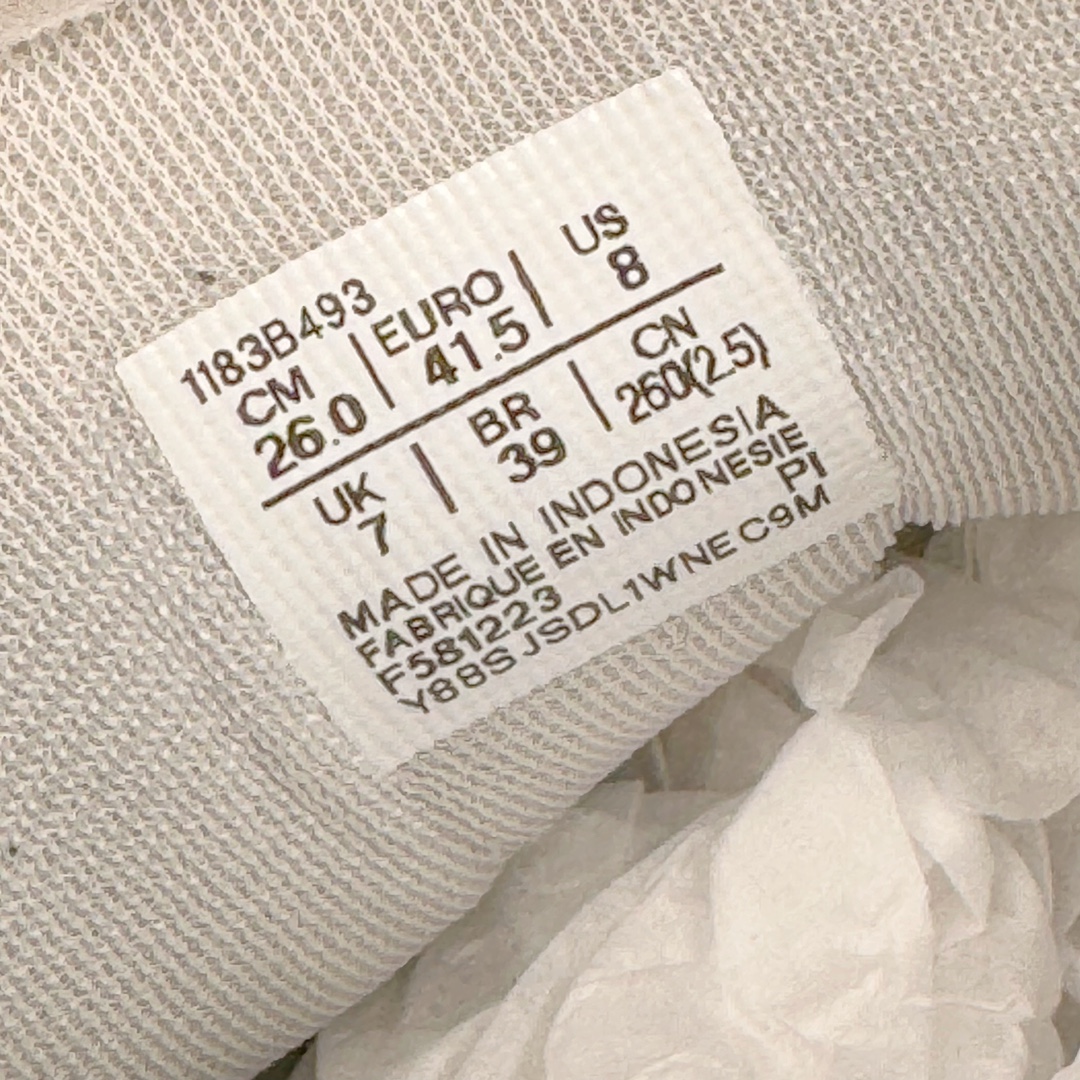 图片[16]-＃HK纯原 Asics Onitsuka Tiger MEXICO 66 亚瑟士鬼冢虎复古经典板鞋 市场最强版本 头层小羊皮加持 海外订单工厂出品 超成熟稳定的做工品控 原装全套纸板楦头开发 原汁原味 完美呈现版型 私模正确鞋底咬花纹路 一比一鞋头弧度高度鞋身弧度 绝不口嗨 细节品控鞋型随意秒杀市面 原档咬花纹路私模大底 一个单元有六个三角形 总体形拼接呈现花瓣状 官方四联吊牌 原装Ortholite轻量化鞋垫 原盒原配 质保卡 说明书 钢印防尘纸 纸板中底带钢印 乳胶组合鞋垫 支持全方位的对比专柜 产品从款式颜色造型上体现出追求舒适和细节的完美 鞋类更是推崇手工制作的严谨与完美 融舒适性与可穿性的设计风格 注重细节的完美和别致魅力 既保持稳重 又不失轻松的时尚感 尺码：36 37 37.5 38 39 39.5 40 40.5 41.5 42 42.5 43.5 44 45 46-选品中心