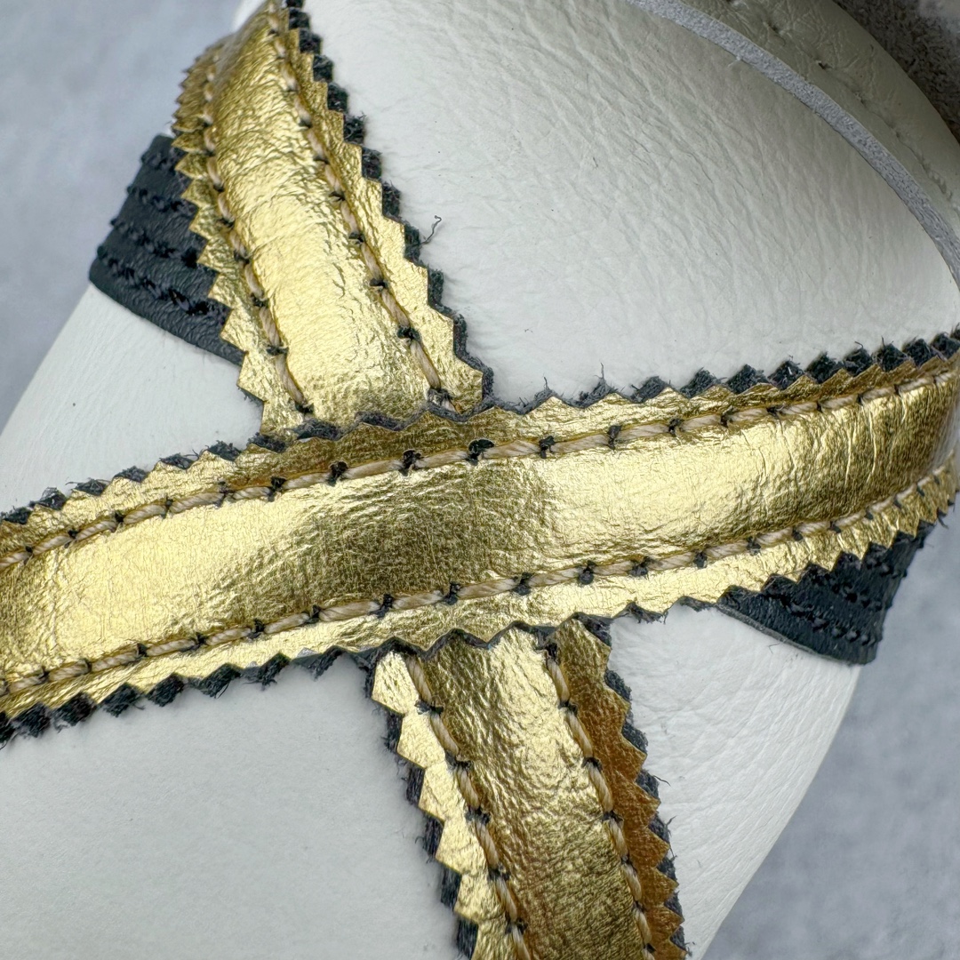 图片[12]-＃HK纯原 Asics Onitsuka Tiger MEXICO 66 亚瑟士鬼冢虎复古经典板鞋 市场最强版本 头层小羊皮加持 海外订单工厂出品 超成熟稳定的做工品控 原装全套纸板楦头开发 原汁原味 完美呈现版型 私模正确鞋底咬花纹路 一比一鞋头弧度高度鞋身弧度 绝不口嗨 细节品控鞋型随意秒杀市面 原档咬花纹路私模大底 一个单元有六个三角形 总体形拼接呈现花瓣状 官方四联吊牌 原装Ortholite轻量化鞋垫 原盒原配 质保卡 说明书 钢印防尘纸 纸板中底带钢印 乳胶组合鞋垫 支持全方位的对比专柜 产品从款式颜色造型上体现出追求舒适和细节的完美 鞋类更是推崇手工制作的严谨与完美 融舒适性与可穿性的设计风格 注重细节的完美和别致魅力 既保持稳重 又不失轻松的时尚感 尺码：36 37 37.5 38 39 39.5 40 40.5 41.5 42 42.5 43.5 44 45 46-选品中心