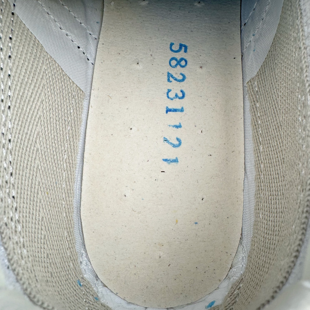 图片[18]-＃HK纯原 Asics Onitsuka Tiger MEXICO 66 亚瑟士鬼冢虎复古经典板鞋 市场最强版本 头层小羊皮加持 海外订单工厂出品 超成熟稳定的做工品控 原装全套纸板楦头开发 原汁原味 完美呈现版型 私模正确鞋底咬花纹路 一比一鞋头弧度高度鞋身弧度 绝不口嗨 细节品控鞋型随意秒杀市面 原档咬花纹路私模大底 一个单元有六个三角形 总体形拼接呈现花瓣状 官方四联吊牌 原装Ortholite轻量化鞋垫 原盒原配 质保卡 说明书 钢印防尘纸 纸板中底带钢印 乳胶组合鞋垫 支持全方位的对比专柜 产品从款式颜色造型上体现出追求舒适和细节的完美 鞋类更是推崇手工制作的严谨与完美 融舒适性与可穿性的设计风格 注重细节的完美和别致魅力 既保持稳重 又不失轻松的时尚感 尺码：36 37 37.5 38 39 39.5 40 40.5 41.5 42 42.5 43.5 44 45 46-选品中心