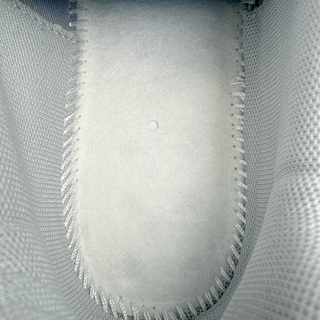 图片[12]-NK P-6000 系列低帮复古老爹风休闲运动舒适慢跑鞋 FB9876-101 融合 Pegasus 过往运动鞋设计 助力 21 世纪早期跑步运动跃升时尚新高度 采用透气网眼布、运动风格线条和耐穿覆面 兼具吸睛外观和舒适感受 中底泡绵以田径赛道为灵感 打造厚实设计 缔造出众缓震性能 尺码：36 36.5 37.5 38 38.5 39 40 40.5 41 42 42.5 43 44 44.5 45-选品中心