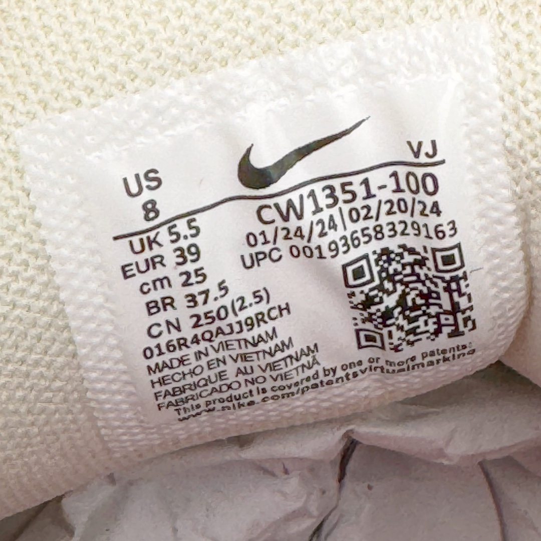 图片[10]-NK P-6000 系列低帮复古老爹风休闲运动舒适慢跑鞋 CW1351-100 融合 Pegasus 过往运动鞋设计 助力 21 世纪早期跑步运动跃升时尚新高度 采用透气网眼布、运动风格线条和耐穿覆面 兼具吸睛外观和舒适感受 中底泡绵以田径赛道为灵感 打造厚实设计 缔造出众缓震性能 尺码：36 36.5 37.5 38 38.5 39 40 40.5 41 42 42.5 43 44 44.5 45-选品中心