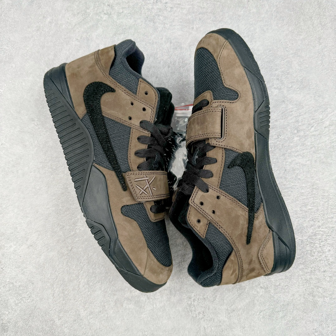 图片[3]-＃XC纯原 Travis Scott x Jordan AJ Cut The Check TS倒钩联名魔术贴篮球鞋 FZ8117-204 注意原盒盒子损坏扣15 配套布袋报货需备注加30 原厂全套原楦原纸板冲刀磨具开发 原厂皮料加持 原厂港宝加持定型后跟R度完美 同源原厂电绣 鬼脸飞翼针数密度立体效果一致 百分百一致原鞋 原厂拉帮工艺 针距密度一致 后跟弧度收口自然不对折 极致一眼正品既视感 进口玻璃冲刀皮料裁剪零毛边 全鞋电脑针车工艺 品控清洁度最高QC检验标准 免检产品 原厂订购鞋盒、布袋、鞋标、防尘纸、鞋撑、鞋带 追求极致的原厂味道 配色方面采用白色为基础 搭配棕色框架呈现 完美还原了初代倒钩的配色设计 细节方面 标志性的反钩Swoosh采用米色点缀 鞋面还带有特殊的魔术贴细节 此外在鞋舌、后跟部分均带有Cactus Jack厂牌Logo 彰显鞋款特殊身份 尺码：36 36.5 37.5 38 38.5 39 40 40.5 41 42 42.5 43 44 44.5 45 46 47.5-选品中心