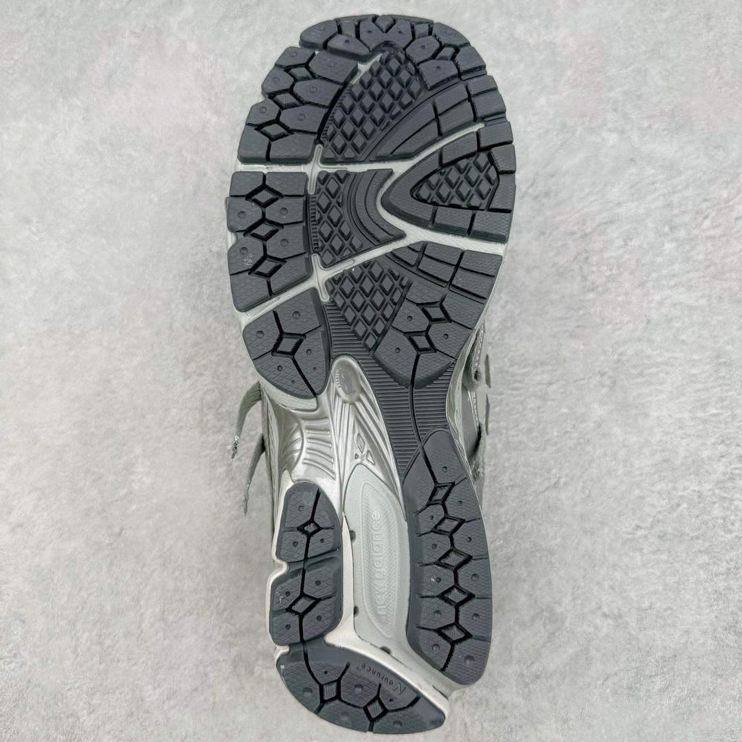 图片[9]-＃DT纯原 新百伦NB New Balance M1906系列 全套原楦原纸板原厂数据开发 进口三明治网面 原装进口皮料正确绒感卡色 正确中底拉帮中底网布细节 原厂标裁 带紫光防伪 定制后跟透明水晶模块 冲裁组合 大底贴合程度胶水上色把控完美 整洁度挑战全网艺术家 多道序QC把关品质完善 匠心打造 耗时两个月开发完成 工艺极其复杂难度可想而知 新开独立私模大底 正确六层组合大底 高端零售专供产物 尺码：36 37 37.5 38 38.5 39 40 40.5 41 42 42.5 43 44 45-选品中心