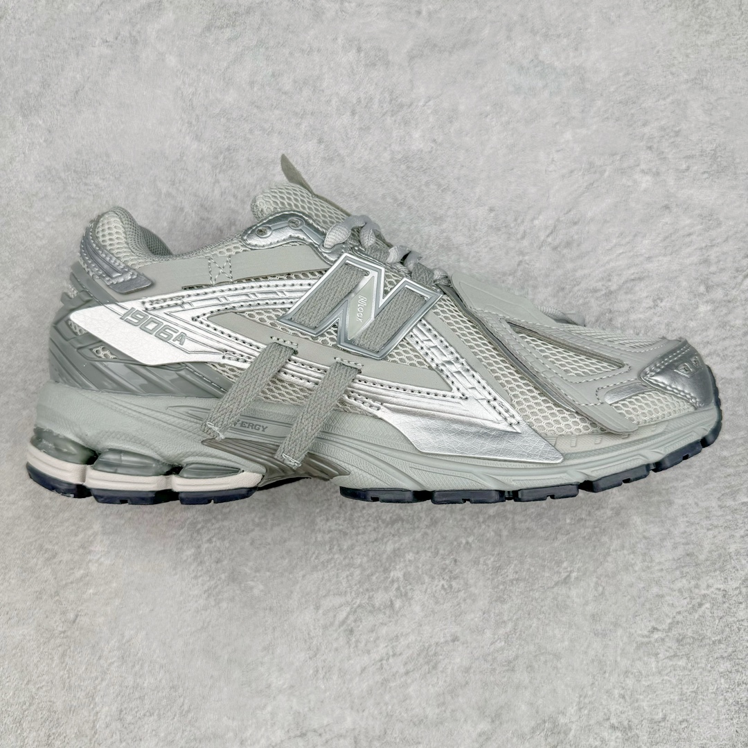 ＃DT纯原 新百伦NB New Balance M1906系列 全套原楦原纸板原厂数据开发 进口三明治网面 原装进口皮料正确绒感卡色 正确中底拉帮中底网布细节 原厂标裁 带紫光防伪 定制后跟透明水晶模块 冲裁组合 大底贴合程度胶水上色把控完美 整洁度挑战全网艺术家 多道序QC把关品质完善 匠心打造 耗时两个月开发完成 工艺极其复杂难度可想而知 新开独立私模大底 正确六层组合大底 高端零售专供产物 尺码：36 37 37.5 38 38.5 39 40 40.5 41 42 42.5 43 44 45-选品中心