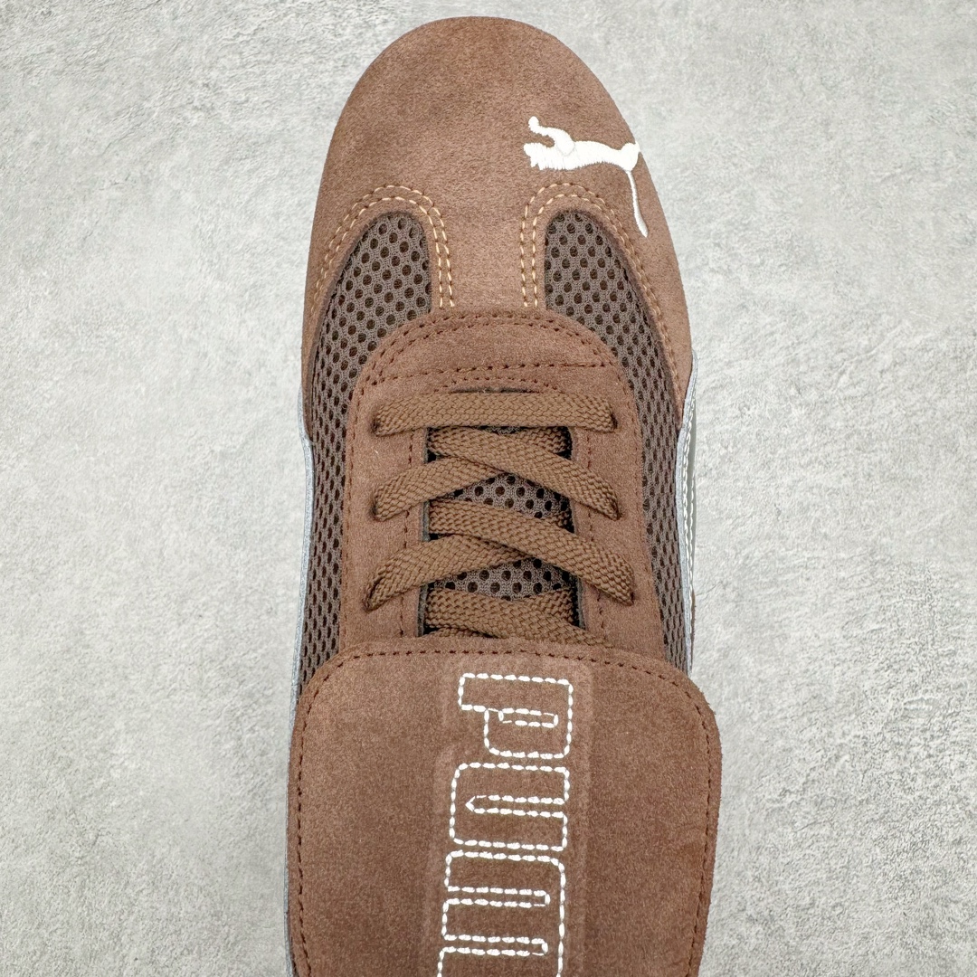 图片[4]-Puma Roma M Motorsport 彪马罗马阿莫尔系列低帮复古运动休闲赛车跑鞋 全球知名运动品牌PUMA宝马赛车系列，融合了宝马车队的标志性配色，以趣味十足又前卫复古的设计引领潮流，将赛道精神融入街头时尚，开启前卫竞速之旅。自1978年巴伐利亚车队走上世界舞台，宝马赛车就在全球汽车制造和赛车运动领域留下了浓墨重彩的一笔。全新的两款BMW MMS Roma与BMW MMS Speedboat鞋款，均从宝马车型中汲取灵感。以黑或白为底色，融入经典配色，主打前卫复古风。Roma鞋款的鞋侧以复古的流线造型，缀以宝马经典Logo，巧妙吸睛；而Speedcat鞋款以亮眼三色条纹元素缀以舒适鞋面，赋予了独特的个性美学，演绎赛车的无尽能量。 货号：397397-01 尺码：35.5 36 37 37.5 38 38.5 39 40 40.5 41 42 42.5 43 44 44.5 45-选品中心