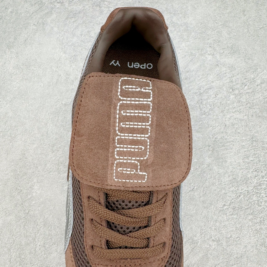 图片[5]-Puma Roma M Motorsport 彪马罗马阿莫尔系列低帮复古运动休闲赛车跑鞋 全球知名运动品牌PUMA宝马赛车系列，融合了宝马车队的标志性配色，以趣味十足又前卫复古的设计引领潮流，将赛道精神融入街头时尚，开启前卫竞速之旅。自1978年巴伐利亚车队走上世界舞台，宝马赛车就在全球汽车制造和赛车运动领域留下了浓墨重彩的一笔。全新的两款BMW MMS Roma与BMW MMS Speedboat鞋款，均从宝马车型中汲取灵感。以黑或白为底色，融入经典配色，主打前卫复古风。Roma鞋款的鞋侧以复古的流线造型，缀以宝马经典Logo，巧妙吸睛；而Speedcat鞋款以亮眼三色条纹元素缀以舒适鞋面，赋予了独特的个性美学，演绎赛车的无尽能量。 货号：397397-01 尺码：35.5 36 37 37.5 38 38.5 39 40 40.5 41 42 42.5 43 44 44.5 45-选品中心