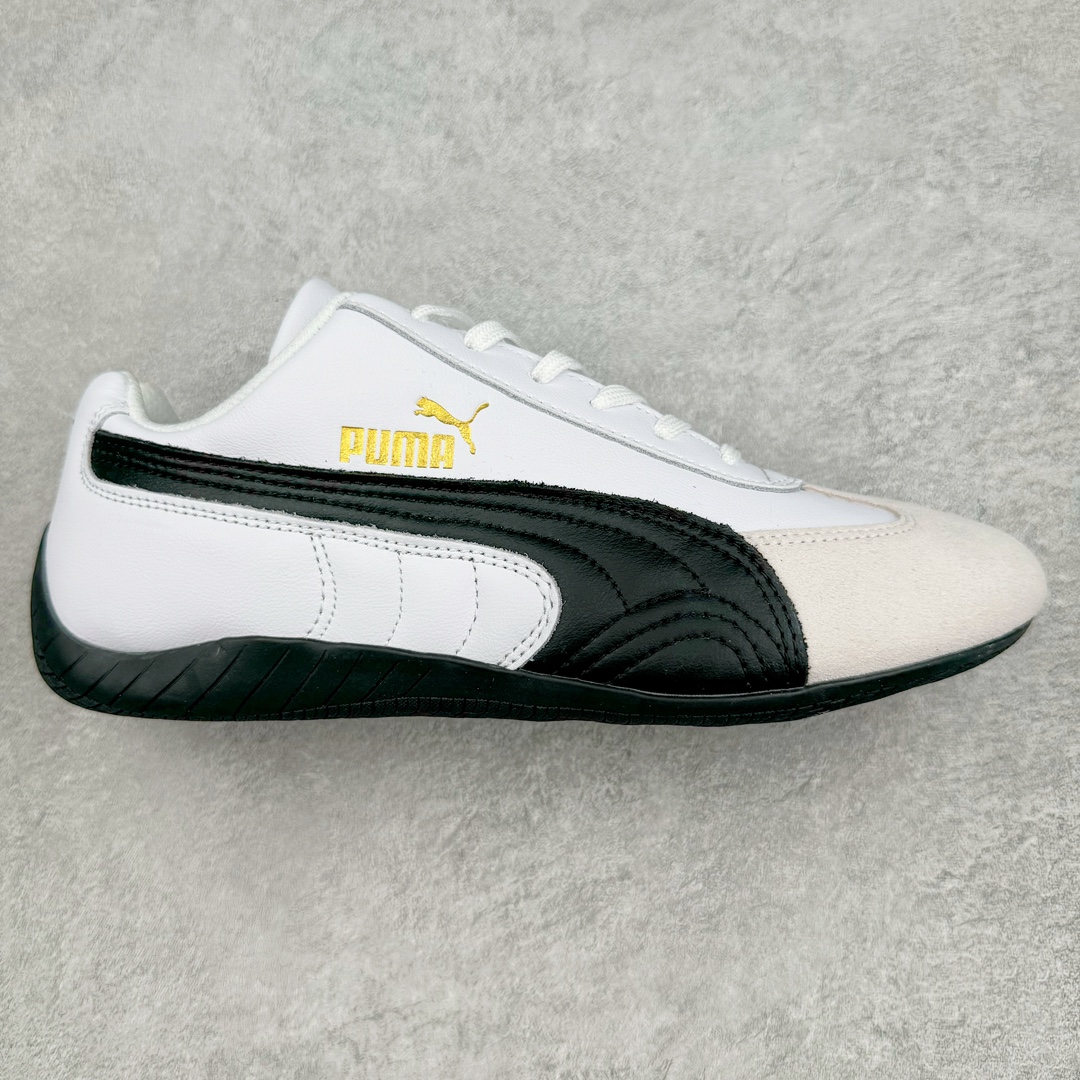 Puma Roma M Motorsport 彪马罗马阿莫尔系列低帮复古运动休闲赛车跑鞋 全球知名运动品牌PUMA宝马赛车系列，融合了宝马车队的标志性配色，以趣味十足又前卫复古的设计引领潮流，将赛道精神融入街头时尚，开启前卫竞速之旅。自1978年巴伐利亚车队走上世界舞台，宝马赛车就在全球汽车制造和赛车运动领域留下了浓墨重彩的一笔。全新的两款BMW MMS Roma与BMW MMS Speedboat鞋款，均从宝马车型中汲取灵感。以黑或白为底色，融入经典配色，主打前卫复古风。Roma鞋款的鞋侧以复古的流线造型，缀以宝马经典Logo，巧妙吸睛；而Speedcat鞋款以亮眼三色条纹元素缀以舒适鞋面，赋予了独特的个性美学，演绎赛车的无尽能量。 货号：397397-01 尺码：35.5 36 37 37.5 38 38.5 39 40 40.5 41 42 42.5 43 44 44.5 45-选品中心