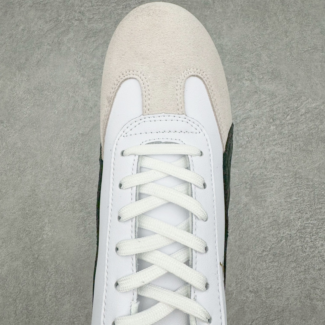 图片[4]-Puma Roma M Motorsport 彪马罗马阿莫尔系列低帮复古运动休闲赛车跑鞋 全球知名运动品牌PUMA宝马赛车系列，融合了宝马车队的标志性配色，以趣味十足又前卫复古的设计引领潮流，将赛道精神融入街头时尚，开启前卫竞速之旅。自1978年巴伐利亚车队走上世界舞台，宝马赛车就在全球汽车制造和赛车运动领域留下了浓墨重彩的一笔。全新的两款BMW MMS Roma与BMW MMS Speedboat鞋款，均从宝马车型中汲取灵感。以黑或白为底色，融入经典配色，主打前卫复古风。Roma鞋款的鞋侧以复古的流线造型，缀以宝马经典Logo，巧妙吸睛；而Speedcat鞋款以亮眼三色条纹元素缀以舒适鞋面，赋予了独特的个性美学，演绎赛车的无尽能量。 货号：397397-01 尺码：35.5 36 37 37.5 38 38.5 39 40 40.5 41 42 42.5 43 44 44.5 45-选品中心