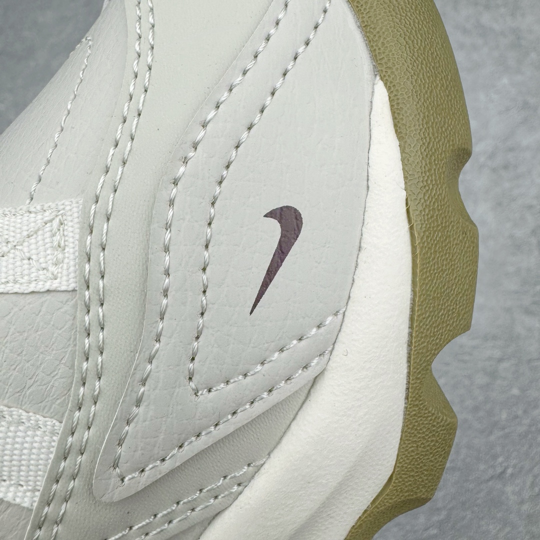 图片[15]-NK TC 7900 Lx 人气单品复古老爹鞋 DD9682-003 织带与对勾交错穿插 以及它的走线和收口 看起来都非常的有设计感 很高级（对勾是有反光效果的）鞋底用了厚实的泡绵不仅可以缓震 更提升了穿着的舒适感 最主要的是泡绵会使鞋子变得很轻 所以这双鞋上脚也是又舒服又轻便 走路逛街都不会觉得很累 脚感底部泡棉搭配了橡胶 所以它的耐穿性和抓地性也非常得好 鞋跟大概有三四公分的厚度 所以这双鞋具有一定的增高和拉长小腿的效果 尺码：35.5 36 36.5 37.5 38 38.5 39 40 40.5 41 42 42.5 43 44 44.5 45-选品中心