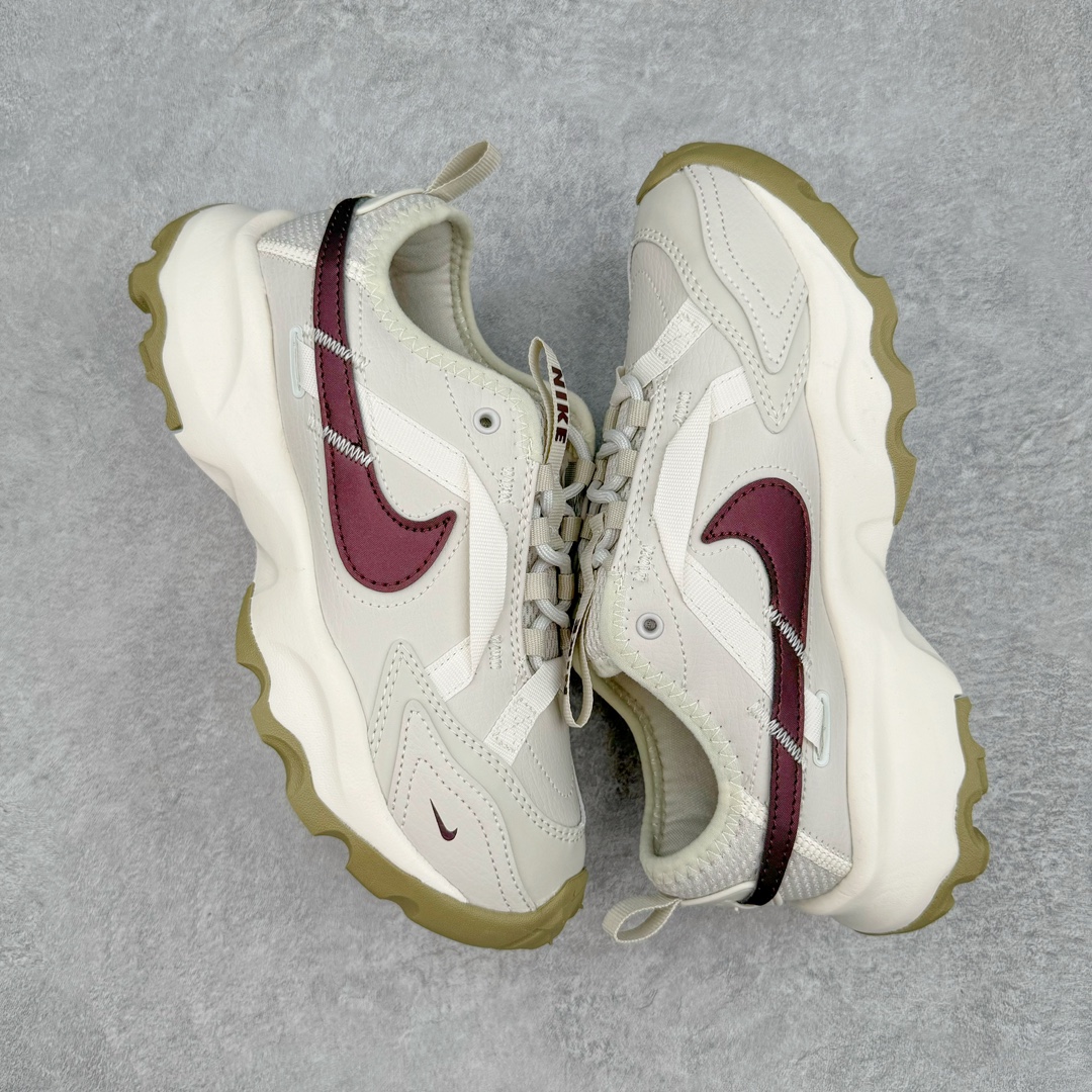 图片[3]-NK TC 7900 Lx 人气单品复古老爹鞋 DD9682-003 织带与对勾交错穿插 以及它的走线和收口 看起来都非常的有设计感 很高级（对勾是有反光效果的）鞋底用了厚实的泡绵不仅可以缓震 更提升了穿着的舒适感 最主要的是泡绵会使鞋子变得很轻 所以这双鞋上脚也是又舒服又轻便 走路逛街都不会觉得很累 脚感底部泡棉搭配了橡胶 所以它的耐穿性和抓地性也非常得好 鞋跟大概有三四公分的厚度 所以这双鞋具有一定的增高和拉长小腿的效果 尺码：35.5 36 36.5 37.5 38 38.5 39 40 40.5 41 42 42.5 43 44 44.5 45-选品中心