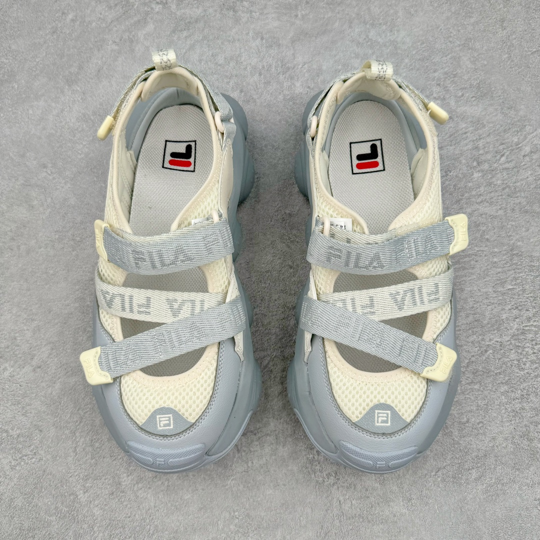 图片[2]-FILA FRAGOLA 斐乐潮牌防滑耐磨轻便沙滩凉鞋 FUSION 系列传承了 FILA 的百年基因，融入年轻运动及潮流文化，成为引领变革、创新突破的一代。以“1+N” 的跨界合作模式重现经典的同时创造经典。带来最出其不意的跨界合作惊喜。同时，FILAFUSION把FILA 的 DNA 融入到定制体验里，你可以随心制造厲于你的产品。FILA FUSION 的鞋家族涵盖了老爹鞋、跑步鞋、网球鞋、季节款。风格复古新潮，满足了时尚人士出行及各类运动的搭配需求，成为当下年轻人筷拥的鞋类品牌之一。FILA FUSION 走进年轻人的世界，通过年轻人运动，街舞，滑板，篮球，展现 FILA FUSION 的潮流态度和年轻文化。FILA FUSION 认为末来属于引领变革、创新突破的年轻一代，让我们一起构成 FILA 未来的蓝图吧！尺码：36 36.5 37.5 38 38.5 39 40-选品中心