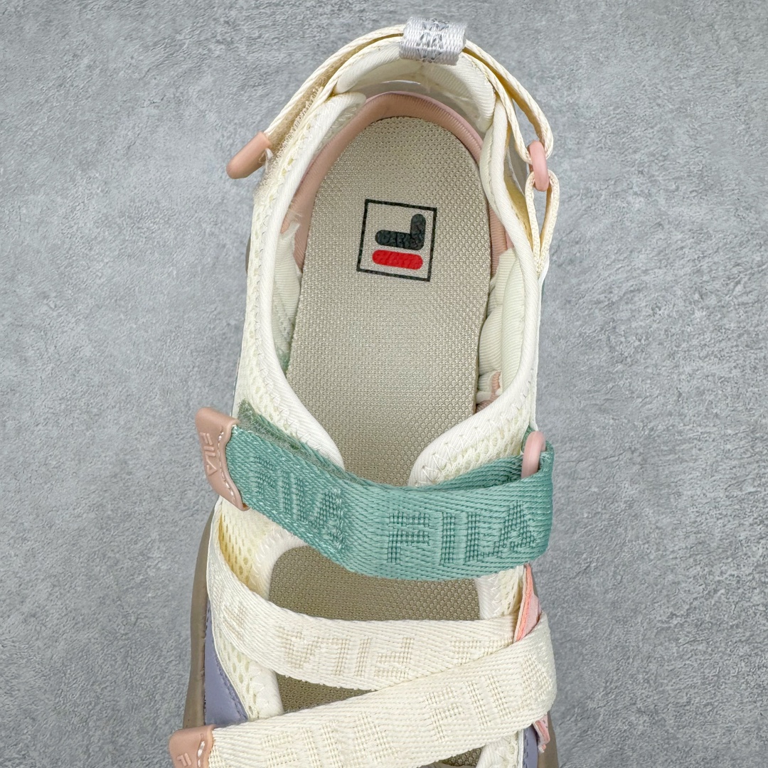 图片[5]-FILA FRAGOLA 斐乐潮牌防滑耐磨轻便沙滩凉鞋 FUSION 系列传承了 FILA 的百年基因，融入年轻运动及潮流文化，成为引领变革、创新突破的一代。以“1+N” 的跨界合作模式重现经典的同时创造经典。带来最出其不意的跨界合作惊喜。同时，FILAFUSION把FILA 的 DNA 融入到定制体验里，你可以随心制造厲于你的产品。FILA FUSION 的鞋家族涵盖了老爹鞋、跑步鞋、网球鞋、季节款。风格复古新潮，满足了时尚人士出行及各类运动的搭配需求，成为当下年轻人筷拥的鞋类品牌之一。FILA FUSION 走进年轻人的世界，通过年轻人运动，街舞，滑板，篮球，展现 FILA FUSION 的潮流态度和年轻文化。FILA FUSION 认为末来属于引领变革、创新突破的年轻一代，让我们一起构成 FILA 未来的蓝图吧！尺码：36 36.5 37.5 38 38.5 39 40-选品中心