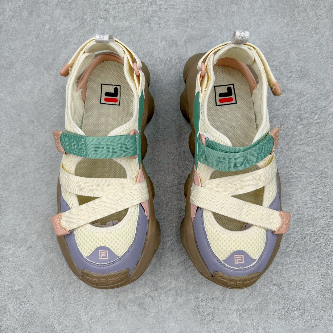 图片[2]-FILA FRAGOLA 斐乐潮牌防滑耐磨轻便沙滩凉鞋 FUSION 系列传承了 FILA 的百年基因，融入年轻运动及潮流文化，成为引领变革、创新突破的一代。以“1+N” 的跨界合作模式重现经典的同时创造经典。带来最出其不意的跨界合作惊喜。同时，FILAFUSION把FILA 的 DNA 融入到定制体验里，你可以随心制造厲于你的产品。FILA FUSION 的鞋家族涵盖了老爹鞋、跑步鞋、网球鞋、季节款。风格复古新潮，满足了时尚人士出行及各类运动的搭配需求，成为当下年轻人筷拥的鞋类品牌之一。FILA FUSION 走进年轻人的世界，通过年轻人运动，街舞，滑板，篮球，展现 FILA FUSION 的潮流态度和年轻文化。FILA FUSION 认为末来属于引领变革、创新突破的年轻一代，让我们一起构成 FILA 未来的蓝图吧！尺码：36 36.5 37.5 38 38.5 39 40-选品中心