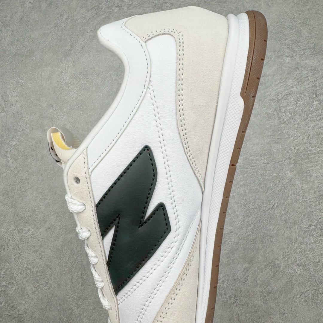 图片[7]-New Balance URC42 NB复古跑鞋 绒布拼接舒适耐磨跑步鞋限定 以更纯粹的复古风格设计打造的全新造型 侧身还以解构设计 将 N 字标志以做旧压花样式呈现 样式别具新意 则呈现出高级怀旧气质 也让鞋款在奢华时装风格与运动氛围之间达到了平衡 货号： URC42EBYH 尺码：36 37 37.5 38 38.5 39.5 40 40.5 41.5 42 42.5 43 44 45-选品中心