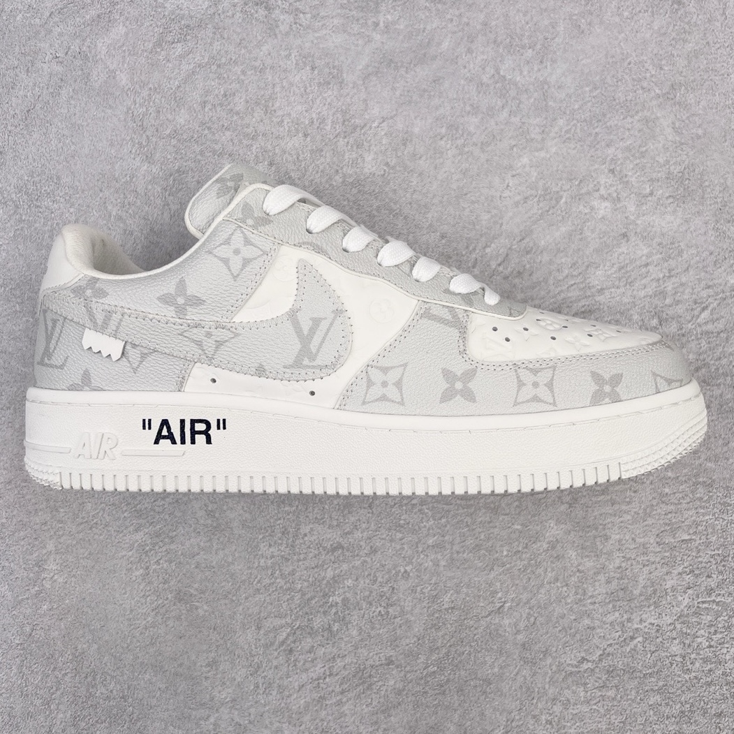 ＃东莞纯原 市面独家顶级版本 Louis Vuitton lv x NK Air Force1 Low 空军重磅联名 至今巅峰之作 男款最新升级改良版 25个配色持续更新东莞大厂耗资原鞋开发 当时发售前基本上没货 2级市场买了两双回来开发 一双白蓝女鞋 一双全白男鞋 当时一双价格5w+ 拿到手上有点发抖 全鞋拼接工艺的完美衔接 看不出一点有拼接过的痕迹 最重要的鞋面材料 都需进口订做采用意大利Monogram 纳米牛皮 软度舒适度非常好 报废率也极高 全鞋工艺极其复杂鞋面的印花 压纹都是对于工厂新的摸索和挑战 原版大底私模开发 区别市场低价版本共用老款空军磨具大底 毕竟原版4-5万的鞋 做工材质都是进口最顶级的皮革 质地暗花烫金的拼接凸显高级和质感 鞋身非常轻便大底舒适度非常之高 完全改变了之前Force1 Low 的笨重硬度不舒适的设计 对于品牌和设计师不做多的介绍做好鞋也很想用情怀做铺垫可惜文字格不够 有喜欢关注此款很久的朋友可以考虑下顶级高端fake 一比一的细节 全身心的开发只为还原你购买后称赞还不错的潮鞋 男女鞋尺码 35 36 37 38 39 40 41 42 43 44 45 46-选品中心