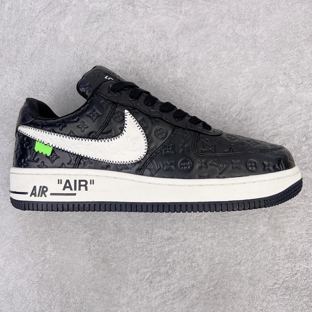 ＃东莞纯原 市面独家顶级版本 Louis Vuitton lv x NK Air Force1 Low 空军重磅联名 至今巅峰之作 男款最新升级改良版 25个配色持续更新东莞大厂耗资原鞋开发 当时发售前基本上没货 2级市场买了两双回来开发 一双白蓝女鞋 一双全白男鞋 当时一双价格5w+ 拿到手上有点发抖 全鞋拼接工艺的完美衔接 看不出一点有拼接过的痕迹 最重要的鞋面材料 都需进口订做采用意大利Monogram 纳米牛皮 软度舒适度非常好 报废率也极高 全鞋工艺极其复杂鞋面的印花 压纹都是对于工厂新的摸索和挑战 原版大底私模开发 区别市场低价版本共用老款空军磨具大底 毕竟原版4-5万的鞋 做工材质都是进口最顶级的皮革 质地暗花烫金的拼接凸显高级和质感 鞋身非常轻便大底舒适度非常之高 完全改变了之前Force1 Low 的笨重硬度不舒适的设计 对于品牌和设计师不做多的介绍做好鞋也很想用情怀做铺垫可惜文字格不够 有喜欢关注此款很久的朋友可以考虑下顶级高端fake 一比一的细节 全身心的开发只为还原你购买后称赞还不错的潮鞋 男女鞋尺码 35 36 37 38 39 40 41 42 43 44 45 46-选品中心
