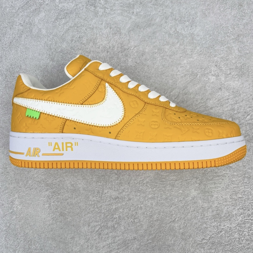 ＃东莞纯原 市面独家顶级版本 Louis Vuitton lv x NK Air Force1 Low 空军重磅联名 至今巅峰之作 男款最新升级改良版 25个配色持续更新东莞大厂耗资原鞋开发 当时发售前基本上没货 2级市场买了两双回来开发 一双白蓝女鞋 一双全白男鞋 当时一双价格5w+ 拿到手上有点发抖 全鞋拼接工艺的完美衔接 看不出一点有拼接过的痕迹 最重要的鞋面材料 都需进口订做采用意大利Monogram 纳米牛皮 软度舒适度非常好 报废率也极高 全鞋工艺极其复杂鞋面的印花 压纹都是对于工厂新的摸索和挑战 原版大底私模开发 区别市场低价版本共用老款空军磨具大底 毕竟原版4-5万的鞋 做工材质都是进口最顶级的皮革 质地暗花烫金的拼接凸显高级和质感 鞋身非常轻便大底舒适度非常之高 完全改变了之前Force1 Low 的笨重硬度不舒适的设计 对于品牌和设计师不做多的介绍做好鞋也很想用情怀做铺垫可惜文字格不够 有喜欢关注此款很久的朋友可以考虑下顶级高端fake 一比一的细节 全身心的开发只为还原你购买后称赞还不错的潮鞋 男女鞋尺码 35 36 37 38 39 40 41 42 43 44 45 46-选品中心