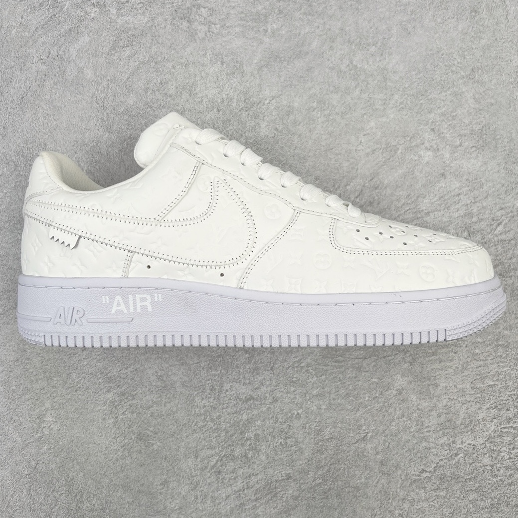 图片[6]-＃东莞纯原 市面独家顶级版本 Louis Vuitton lv x NK Air Force1 Low 空军重磅联名 至今巅峰之作 男款最新升级改良版 25个配色持续更新东莞大厂耗资原鞋开发 当时发售前基本上没货 2级市场买了两双回来开发 一双白蓝女鞋 一双全白男鞋 当时一双价格5w+ 拿到手上有点发抖 全鞋拼接工艺的完美衔接 看不出一点有拼接过的痕迹 最重要的鞋面材料 都需进口订做采用意大利Monogram 纳米牛皮 软度舒适度非常好 报废率也极高 全鞋工艺极其复杂鞋面的印花 压纹都是对于工厂新的摸索和挑战 原版大底私模开发 区别市场低价版本共用老款空军磨具大底 毕竟原版4-5万的鞋 做工材质都是进口最顶级的皮革 质地暗花烫金的拼接凸显高级和质感 鞋身非常轻便大底舒适度非常之高 完全改变了之前Force1 Low 的笨重硬度不舒适的设计 对于品牌和设计师不做多的介绍做好鞋也很想用情怀做铺垫可惜文字格不够 有喜欢关注此款很久的朋友可以考虑下顶级高端fake 一比一的细节 全身心的开发只为还原你购买后称赞还不错的潮鞋 男女鞋尺码 35 36 37 38 39 40 41 42 43 44 45 46-选品中心