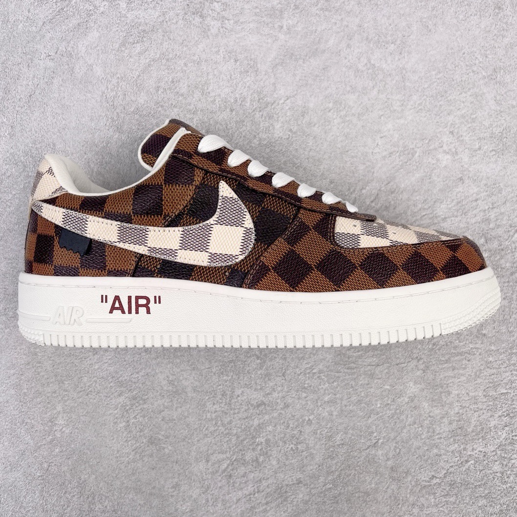 ＃东莞纯原 市面独家顶级版本 Louis Vuitton lv x NK Air Force1 Low 空军重磅联名 至今巅峰之作 男款最新升级改良版 25个配色持续更新东莞大厂耗资原鞋开发 当时发售前基本上没货 2级市场买了两双回来开发 一双白蓝女鞋 一双全白男鞋 当时一双价格5w+ 拿到手上有点发抖 全鞋拼接工艺的完美衔接 看不出一点有拼接过的痕迹 最重要的鞋面材料 都需进口订做采用意大利Monogram 纳米牛皮 软度舒适度非常好 报废率也极高 全鞋工艺极其复杂鞋面的印花 压纹都是对于工厂新的摸索和挑战 原版大底私模开发 区别市场低价版本共用老款空军磨具大底 毕竟原版4-5万的鞋 做工材质都是进口最顶级的皮革 质地暗花烫金的拼接凸显高级和质感 鞋身非常轻便大底舒适度非常之高 完全改变了之前Force1 Low 的笨重硬度不舒适的设计 对于品牌和设计师不做多的介绍做好鞋也很想用情怀做铺垫可惜文字格不够 有喜欢关注此款很久的朋友可以考虑下顶级高端fake 一比一的细节 全身心的开发只为还原你购买后称赞还不错的潮鞋 男女鞋尺码 35 36 37 38 39 40 41 42 43 44 45 46-选品中心