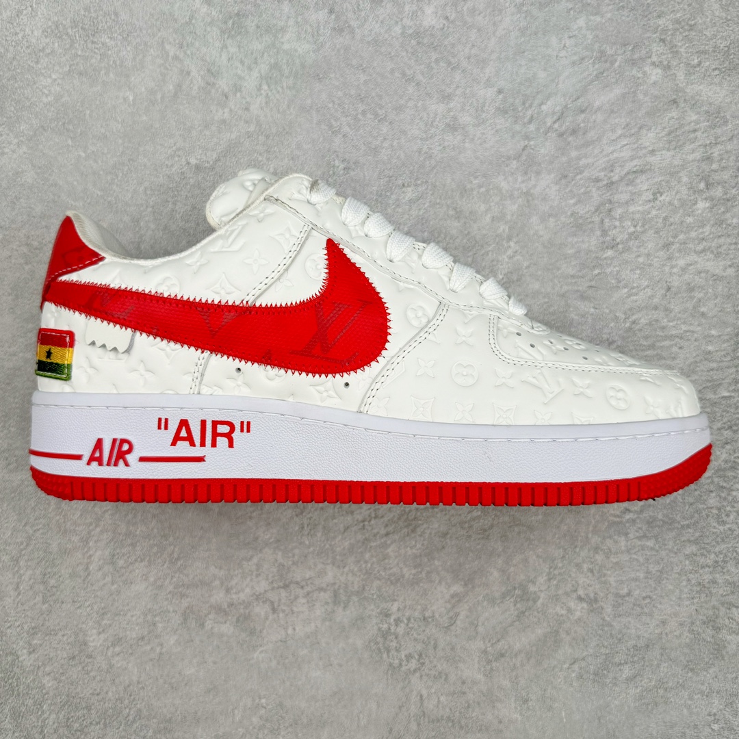 图片[4]-＃东莞纯原 市面独家顶级版本 Louis Vuitton lv x NK Air Force1 Low 空军重磅联名 至今巅峰之作 男款最新升级改良版 25个配色持续更新东莞大厂耗资原鞋开发 当时发售前基本上没货 2级市场买了两双回来开发 一双白蓝女鞋 一双全白男鞋 当时一双价格5w+ 拿到手上有点发抖 全鞋拼接工艺的完美衔接 看不出一点有拼接过的痕迹 最重要的鞋面材料 都需进口订做采用意大利Monogram 纳米牛皮 软度舒适度非常好 报废率也极高 全鞋工艺极其复杂鞋面的印花 压纹都是对于工厂新的摸索和挑战 原版大底私模开发 区别市场低价版本共用老款空军磨具大底 毕竟原版4-5万的鞋 做工材质都是进口最顶级的皮革 质地暗花烫金的拼接凸显高级和质感 鞋身非常轻便大底舒适度非常之高 完全改变了之前Force1 Low 的笨重硬度不舒适的设计 对于品牌和设计师不做多的介绍做好鞋也很想用情怀做铺垫可惜文字格不够 有喜欢关注此款很久的朋友可以考虑下顶级高端fake 一比一的细节 全身心的开发只为还原你购买后称赞还不错的潮鞋 男女鞋尺码 35 36 37 38 39 40 41 42 43 44 45 46-选品中心