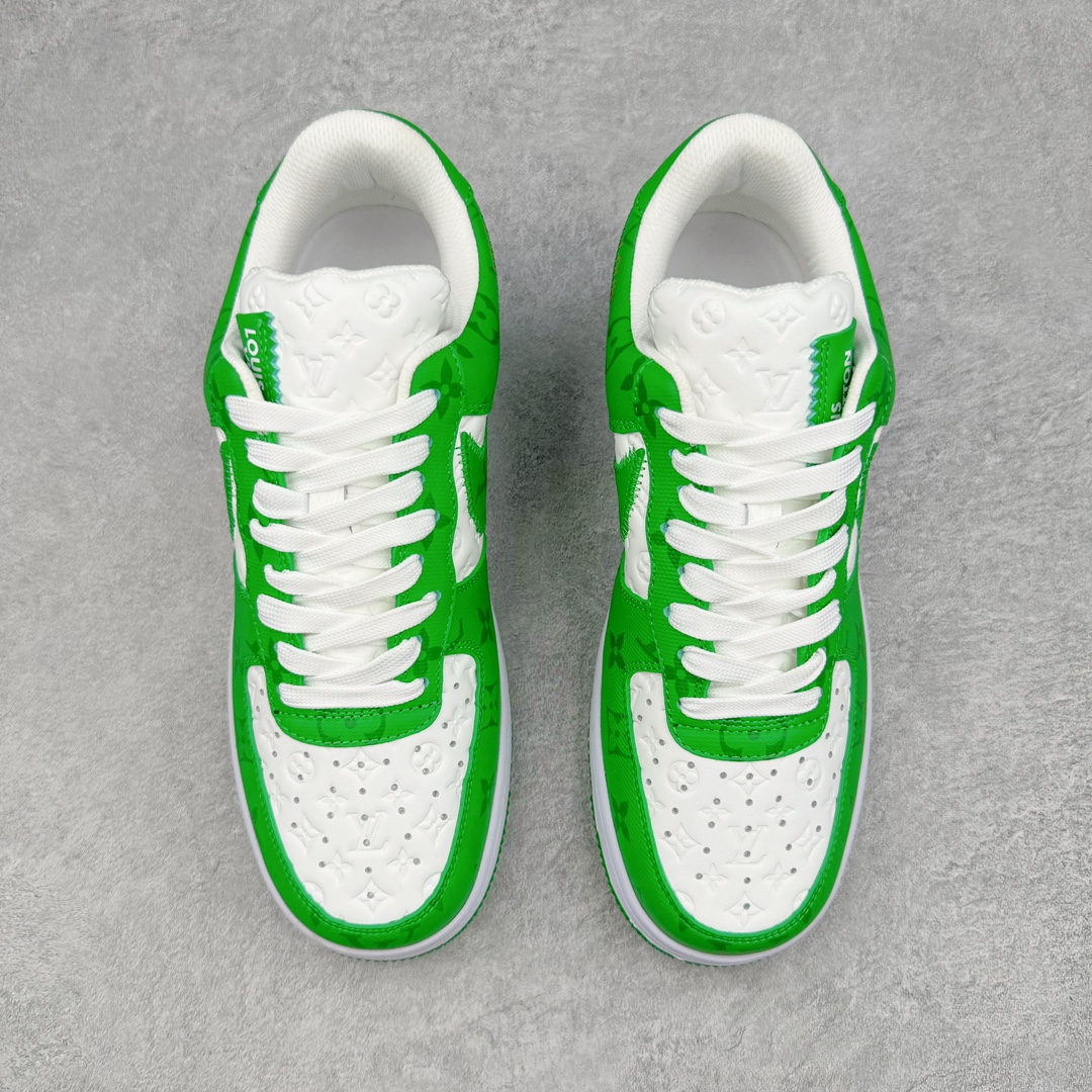 图片[2]-＃东莞纯原 市面独家顶级版本 Louis Vuitton lv x NK Air Force1 Low 空军重磅联名 至今巅峰之作 男款最新升级改良版 25个配色持续更新东莞大厂耗资原鞋开发 当时发售前基本上没货 2级市场买了两双回来开发 一双白蓝女鞋 一双全白男鞋 当时一双价格5w+ 拿到手上有点发抖 全鞋拼接工艺的完美衔接 看不出一点有拼接过的痕迹 最重要的鞋面材料 都需进口订做采用意大利Monogram 纳米牛皮 软度舒适度非常好 报废率也极高 全鞋工艺极其复杂鞋面的印花 压纹都是对于工厂新的摸索和挑战 原版大底私模开发 区别市场低价版本共用老款空军磨具大底 毕竟原版4-5万的鞋 做工材质都是进口最顶级的皮革 质地暗花烫金的拼接凸显高级和质感 鞋身非常轻便大底舒适度非常之高 完全改变了之前Force1 Low 的笨重硬度不舒适的设计 对于品牌和设计师不做多的介绍做好鞋也很想用情怀做铺垫可惜文字格不够 有喜欢关注此款很久的朋友可以考虑下顶级高端fake 一比一的细节 全身心的开发只为还原你购买后称赞还不错的潮鞋 男女鞋尺码 35 36 37 38 39 40 41 42 43 44 45 46-选品中心