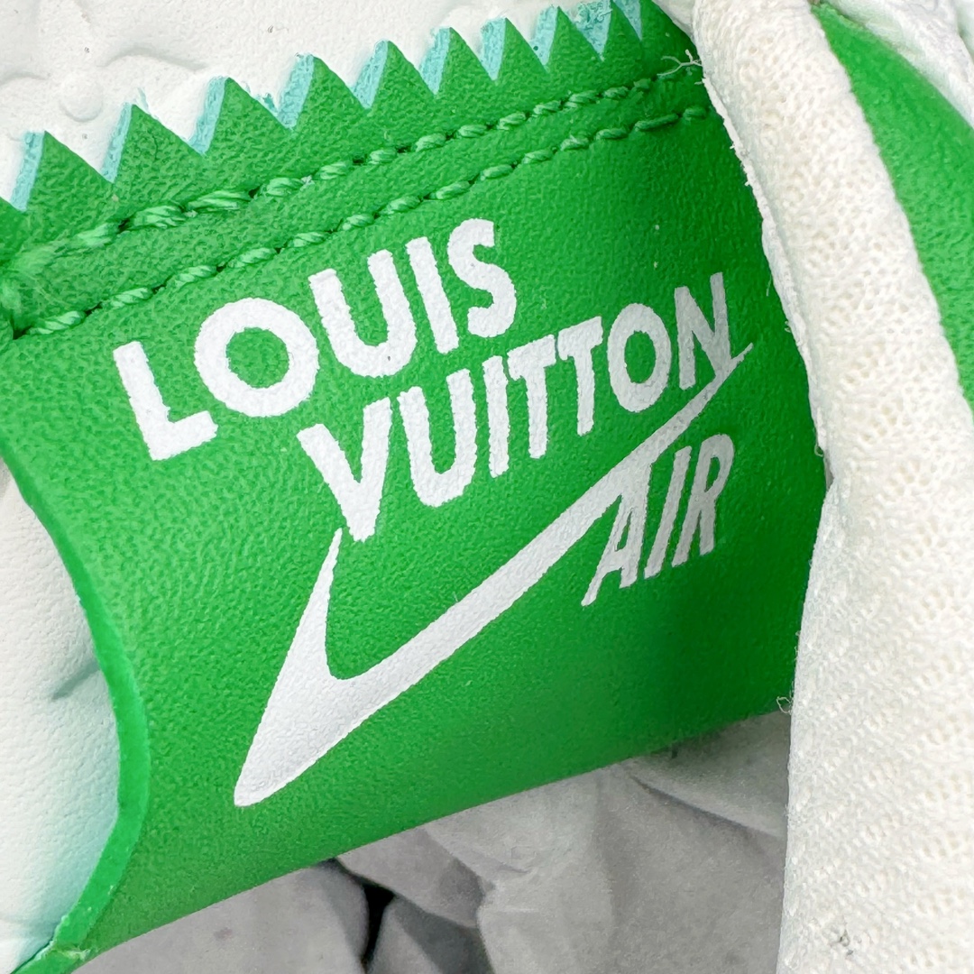 图片[12]-＃东莞纯原 市面独家顶级版本 Louis Vuitton lv x NK Air Force1 Low 空军重磅联名 至今巅峰之作 男款最新升级改良版 25个配色持续更新东莞大厂耗资原鞋开发 当时发售前基本上没货 2级市场买了两双回来开发 一双白蓝女鞋 一双全白男鞋 当时一双价格5w+ 拿到手上有点发抖 全鞋拼接工艺的完美衔接 看不出一点有拼接过的痕迹 最重要的鞋面材料 都需进口订做采用意大利Monogram 纳米牛皮 软度舒适度非常好 报废率也极高 全鞋工艺极其复杂鞋面的印花 压纹都是对于工厂新的摸索和挑战 原版大底私模开发 区别市场低价版本共用老款空军磨具大底 毕竟原版4-5万的鞋 做工材质都是进口最顶级的皮革 质地暗花烫金的拼接凸显高级和质感 鞋身非常轻便大底舒适度非常之高 完全改变了之前Force1 Low 的笨重硬度不舒适的设计 对于品牌和设计师不做多的介绍做好鞋也很想用情怀做铺垫可惜文字格不够 有喜欢关注此款很久的朋友可以考虑下顶级高端fake 一比一的细节 全身心的开发只为还原你购买后称赞还不错的潮鞋 男女鞋尺码 35 36 37 38 39 40 41 42 43 44 45 46-选品中心