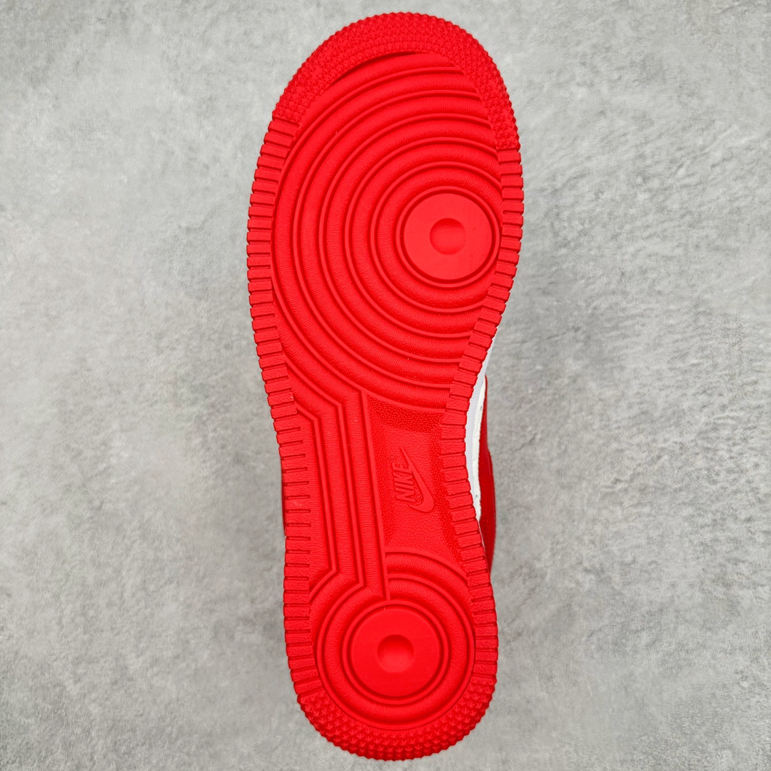 图片[9]-＃东莞纯原 市面独家顶级版本 Louis Vuitton lv x NK Air Force1 Low 空军重磅联名 至今巅峰之作 男款最新升级改良版 25个配色持续更新东莞大厂耗资原鞋开发 当时发售前基本上没货 2级市场买了两双回来开发 一双白蓝女鞋 一双全白男鞋 当时一双价格5w+ 拿到手上有点发抖 全鞋拼接工艺的完美衔接 看不出一点有拼接过的痕迹 最重要的鞋面材料 都需进口订做采用意大利Monogram 纳米牛皮 软度舒适度非常好 报废率也极高 全鞋工艺极其复杂鞋面的印花 压纹都是对于工厂新的摸索和挑战 原版大底私模开发 区别市场低价版本共用老款空军磨具大底 毕竟原版4-5万的鞋 做工材质都是进口最顶级的皮革 质地暗花烫金的拼接凸显高级和质感 鞋身非常轻便大底舒适度非常之高 完全改变了之前Force1 Low 的笨重硬度不舒适的设计 对于品牌和设计师不做多的介绍做好鞋也很想用情怀做铺垫可惜文字格不够 有喜欢关注此款很久的朋友可以考虑下顶级高端fake 一比一的细节 全身心的开发只为还原你购买后称赞还不错的潮鞋 男女鞋尺码 35 36 37 38 39 40 41 42 43 44 45 46-选品中心