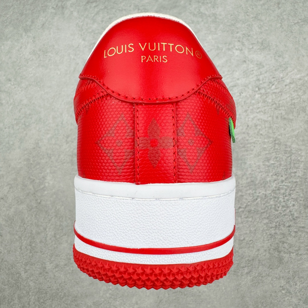 图片[8]-＃东莞纯原 市面独家顶级版本 Louis Vuitton lv x NK Air Force1 Low 空军重磅联名 至今巅峰之作 男款最新升级改良版 25个配色持续更新东莞大厂耗资原鞋开发 当时发售前基本上没货 2级市场买了两双回来开发 一双白蓝女鞋 一双全白男鞋 当时一双价格5w+ 拿到手上有点发抖 全鞋拼接工艺的完美衔接 看不出一点有拼接过的痕迹 最重要的鞋面材料 都需进口订做采用意大利Monogram 纳米牛皮 软度舒适度非常好 报废率也极高 全鞋工艺极其复杂鞋面的印花 压纹都是对于工厂新的摸索和挑战 原版大底私模开发 区别市场低价版本共用老款空军磨具大底 毕竟原版4-5万的鞋 做工材质都是进口最顶级的皮革 质地暗花烫金的拼接凸显高级和质感 鞋身非常轻便大底舒适度非常之高 完全改变了之前Force1 Low 的笨重硬度不舒适的设计 对于品牌和设计师不做多的介绍做好鞋也很想用情怀做铺垫可惜文字格不够 有喜欢关注此款很久的朋友可以考虑下顶级高端fake 一比一的细节 全身心的开发只为还原你购买后称赞还不错的潮鞋 男女鞋尺码 35 36 37 38 39 40 41 42 43 44 45 46-选品中心