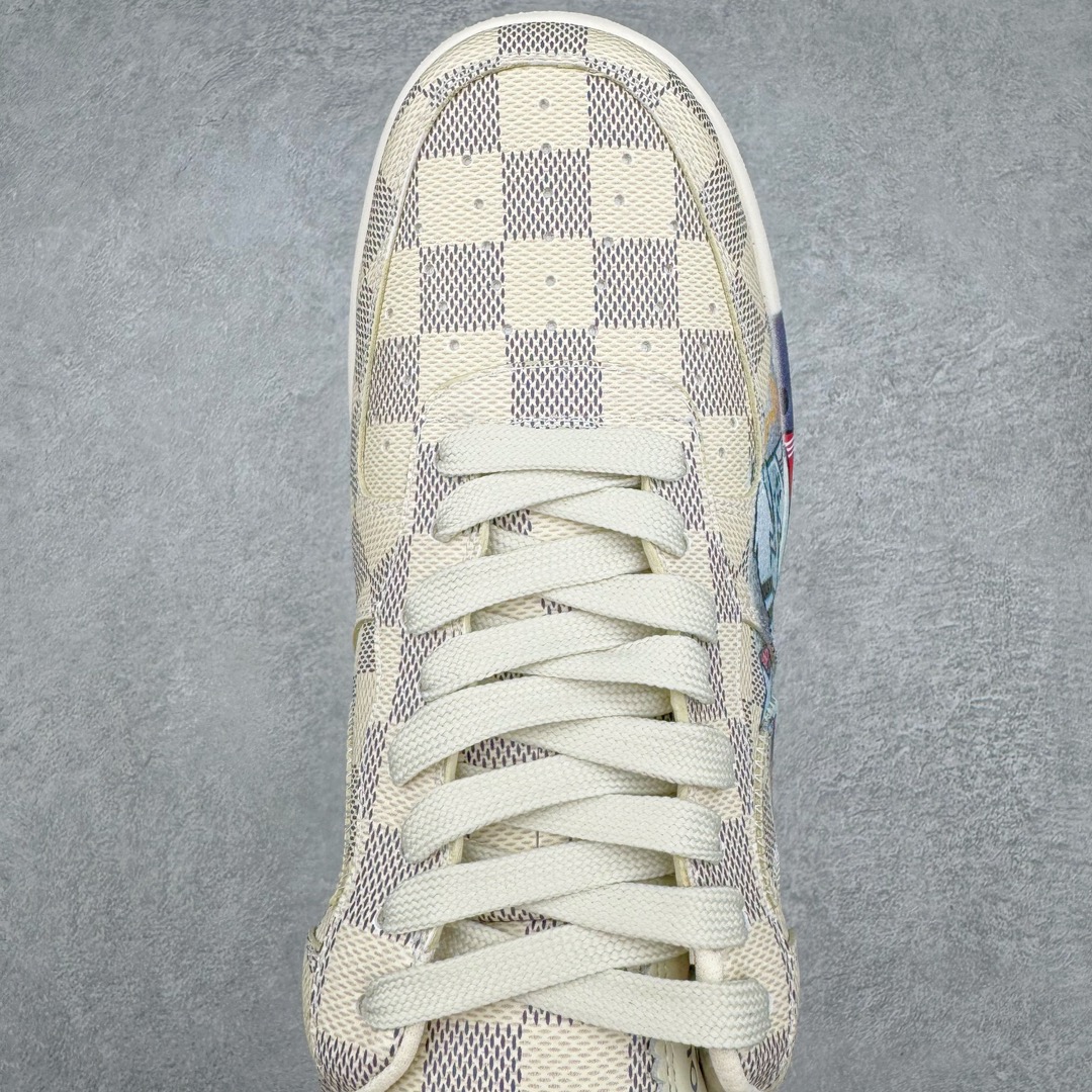 图片[4]-＃东莞纯原 市面独家顶级版本 Louis Vuitton lv x NK Air Force1 Low 空军重磅联名 至今巅峰之作 男款最新升级改良版 25个配色持续更新东莞大厂耗资原鞋开发 当时发售前基本上没货 2级市场买了两双回来开发 一双白蓝女鞋 一双全白男鞋 当时一双价格5w+ 拿到手上有点发抖 全鞋拼接工艺的完美衔接 看不出一点有拼接过的痕迹 最重要的鞋面材料 都需进口订做采用意大利Monogram 纳米牛皮 软度舒适度非常好 报废率也极高 全鞋工艺极其复杂鞋面的印花 压纹都是对于工厂新的摸索和挑战 原版大底私模开发 区别市场低价版本共用老款空军磨具大底 毕竟原版4-5万的鞋 做工材质都是进口最顶级的皮革 质地暗花烫金的拼接凸显高级和质感 鞋身非常轻便大底舒适度非常之高 完全改变了之前Force1 Low 的笨重硬度不舒适的设计 对于品牌和设计师不做多的介绍做好鞋也很想用情怀做铺垫可惜文字格不够 有喜欢关注此款很久的朋友可以考虑下顶级高端fake 一比一的细节 全身心的开发只为还原你购买后称赞还不错的潮鞋 男女鞋尺码 35 36 37 38 39 40 41 42 43 44 45 46-选品中心