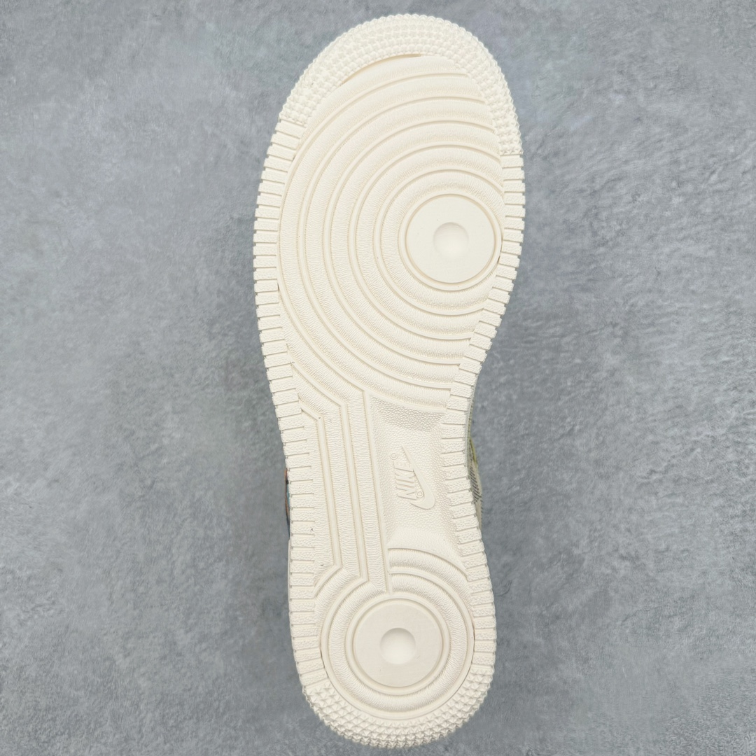 图片[9]-＃东莞纯原 市面独家顶级版本 Louis Vuitton lv x NK Air Force1 Low 空军重磅联名 至今巅峰之作 男款最新升级改良版 25个配色持续更新东莞大厂耗资原鞋开发 当时发售前基本上没货 2级市场买了两双回来开发 一双白蓝女鞋 一双全白男鞋 当时一双价格5w+ 拿到手上有点发抖 全鞋拼接工艺的完美衔接 看不出一点有拼接过的痕迹 最重要的鞋面材料 都需进口订做采用意大利Monogram 纳米牛皮 软度舒适度非常好 报废率也极高 全鞋工艺极其复杂鞋面的印花 压纹都是对于工厂新的摸索和挑战 原版大底私模开发 区别市场低价版本共用老款空军磨具大底 毕竟原版4-5万的鞋 做工材质都是进口最顶级的皮革 质地暗花烫金的拼接凸显高级和质感 鞋身非常轻便大底舒适度非常之高 完全改变了之前Force1 Low 的笨重硬度不舒适的设计 对于品牌和设计师不做多的介绍做好鞋也很想用情怀做铺垫可惜文字格不够 有喜欢关注此款很久的朋友可以考虑下顶级高端fake 一比一的细节 全身心的开发只为还原你购买后称赞还不错的潮鞋 男女鞋尺码 35 36 37 38 39 40 41 42 43 44 45 46-选品中心