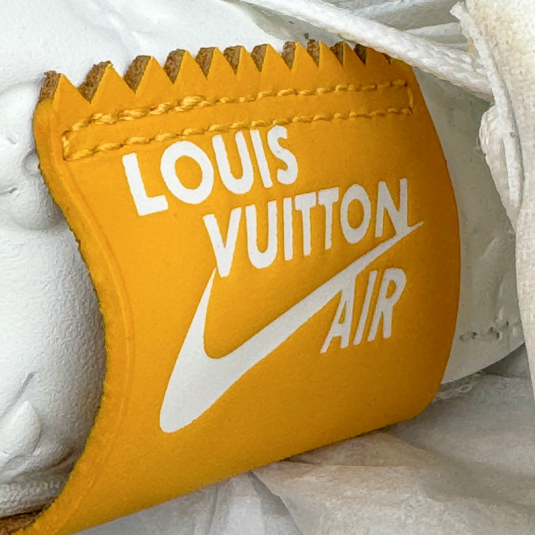图片[10]-＃东莞纯原 市面独家顶级版本 Louis Vuitton lv x NK Air Force1 Low 空军重磅联名 至今巅峰之作 男款最新升级改良版 25个配色持续更新东莞大厂耗资原鞋开发 当时发售前基本上没货 2级市场买了两双回来开发 一双白蓝女鞋 一双全白男鞋 当时一双价格5w+ 拿到手上有点发抖 全鞋拼接工艺的完美衔接 看不出一点有拼接过的痕迹 最重要的鞋面材料 都需进口订做采用意大利Monogram 纳米牛皮 软度舒适度非常好 报废率也极高 全鞋工艺极其复杂鞋面的印花 压纹都是对于工厂新的摸索和挑战 原版大底私模开发 区别市场低价版本共用老款空军磨具大底 毕竟原版4-5万的鞋 做工材质都是进口最顶级的皮革 质地暗花烫金的拼接凸显高级和质感 鞋身非常轻便大底舒适度非常之高 完全改变了之前Force1 Low 的笨重硬度不舒适的设计 对于品牌和设计师不做多的介绍做好鞋也很想用情怀做铺垫可惜文字格不够 有喜欢关注此款很久的朋友可以考虑下顶级高端fake 一比一的细节 全身心的开发只为还原你购买后称赞还不错的潮鞋 男女鞋尺码 35 36 37 38 39 40 41 42 43 44 45 46-选品中心