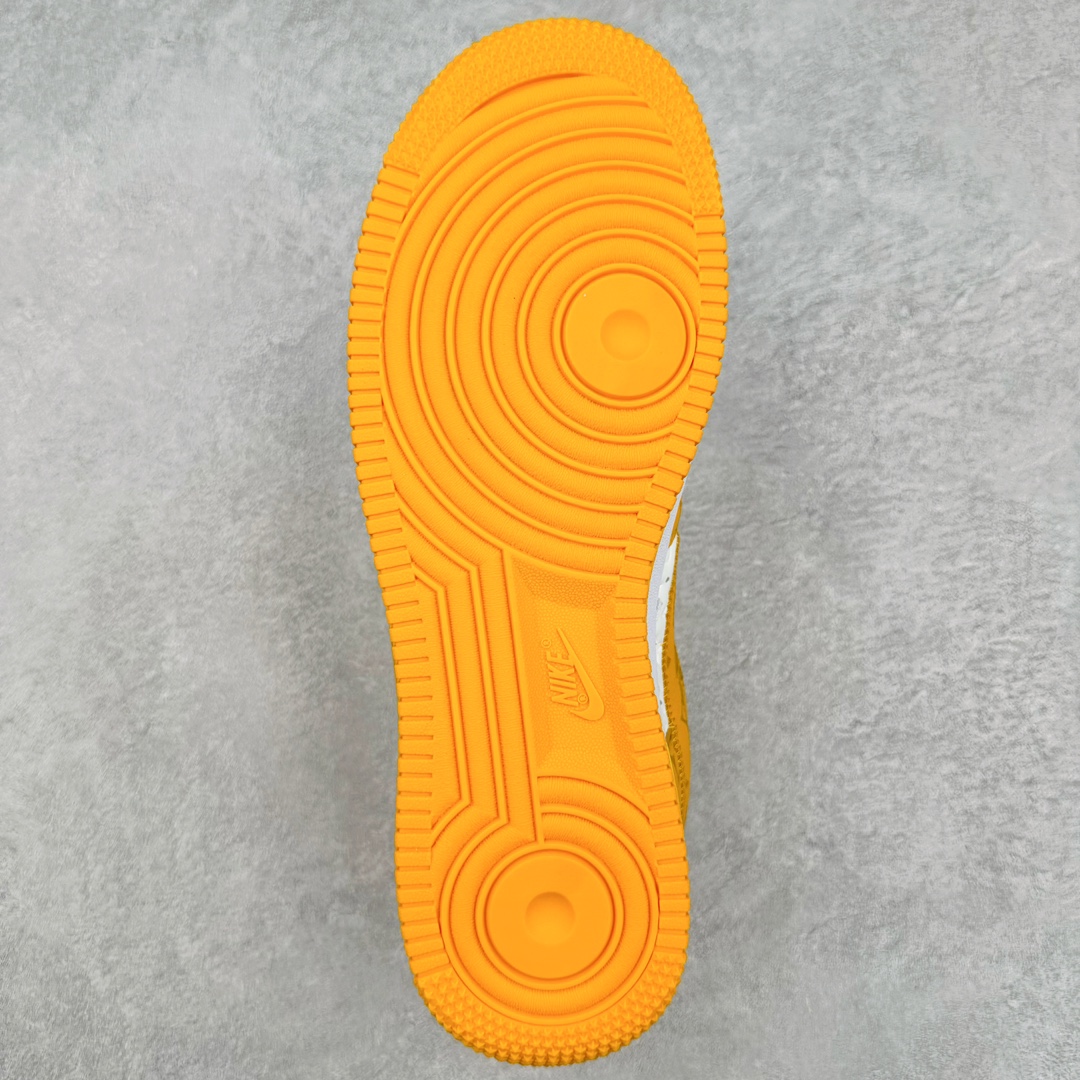 图片[9]-＃东莞纯原 市面独家顶级版本 Louis Vuitton lv x NK Air Force1 Low 空军重磅联名 至今巅峰之作 男款最新升级改良版 25个配色持续更新东莞大厂耗资原鞋开发 当时发售前基本上没货 2级市场买了两双回来开发 一双白蓝女鞋 一双全白男鞋 当时一双价格5w+ 拿到手上有点发抖 全鞋拼接工艺的完美衔接 看不出一点有拼接过的痕迹 最重要的鞋面材料 都需进口订做采用意大利Monogram 纳米牛皮 软度舒适度非常好 报废率也极高 全鞋工艺极其复杂鞋面的印花 压纹都是对于工厂新的摸索和挑战 原版大底私模开发 区别市场低价版本共用老款空军磨具大底 毕竟原版4-5万的鞋 做工材质都是进口最顶级的皮革 质地暗花烫金的拼接凸显高级和质感 鞋身非常轻便大底舒适度非常之高 完全改变了之前Force1 Low 的笨重硬度不舒适的设计 对于品牌和设计师不做多的介绍做好鞋也很想用情怀做铺垫可惜文字格不够 有喜欢关注此款很久的朋友可以考虑下顶级高端fake 一比一的细节 全身心的开发只为还原你购买后称赞还不错的潮鞋 男女鞋尺码 35 36 37 38 39 40 41 42 43 44 45 46-选品中心