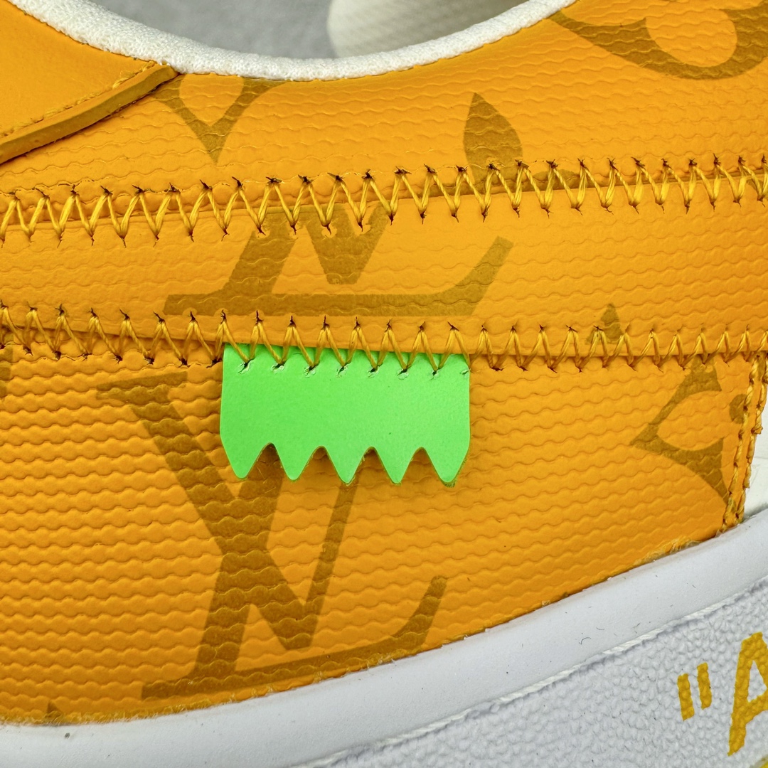 图片[12]-＃东莞纯原 市面独家顶级版本 Louis Vuitton lv x NK Air Force1 Low 空军重磅联名 至今巅峰之作 男款最新升级改良版 25个配色持续更新东莞大厂耗资原鞋开发 当时发售前基本上没货 2级市场买了两双回来开发 一双白蓝女鞋 一双全白男鞋 当时一双价格5w+ 拿到手上有点发抖 全鞋拼接工艺的完美衔接 看不出一点有拼接过的痕迹 最重要的鞋面材料 都需进口订做采用意大利Monogram 纳米牛皮 软度舒适度非常好 报废率也极高 全鞋工艺极其复杂鞋面的印花 压纹都是对于工厂新的摸索和挑战 原版大底私模开发 区别市场低价版本共用老款空军磨具大底 毕竟原版4-5万的鞋 做工材质都是进口最顶级的皮革 质地暗花烫金的拼接凸显高级和质感 鞋身非常轻便大底舒适度非常之高 完全改变了之前Force1 Low 的笨重硬度不舒适的设计 对于品牌和设计师不做多的介绍做好鞋也很想用情怀做铺垫可惜文字格不够 有喜欢关注此款很久的朋友可以考虑下顶级高端fake 一比一的细节 全身心的开发只为还原你购买后称赞还不错的潮鞋 男女鞋尺码 35 36 37 38 39 40 41 42 43 44 45 46-选品中心